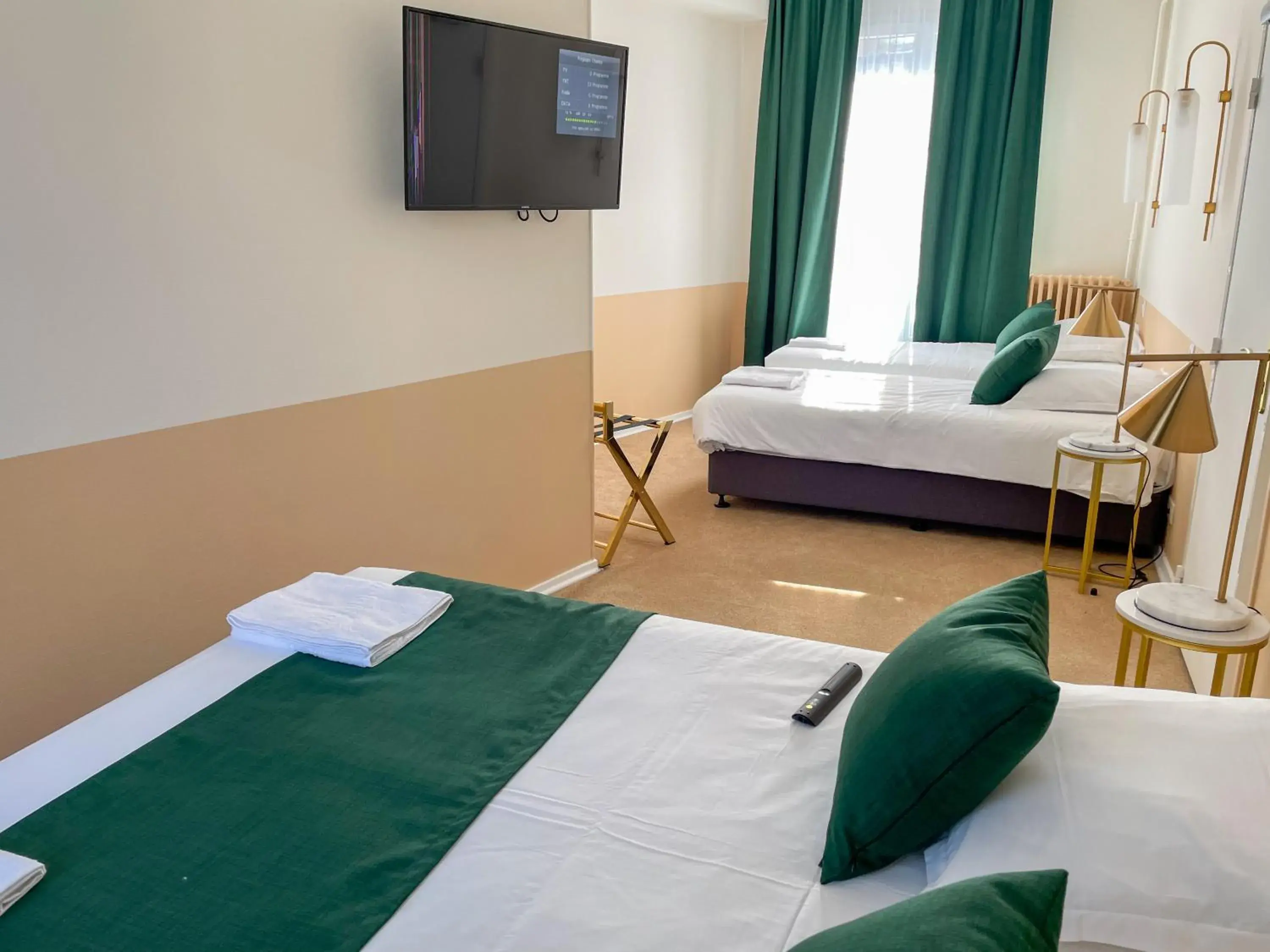 Family Room in Grand Hôtel Saint-Aignan Family Room in Grand Hôtel Saint-Aignan