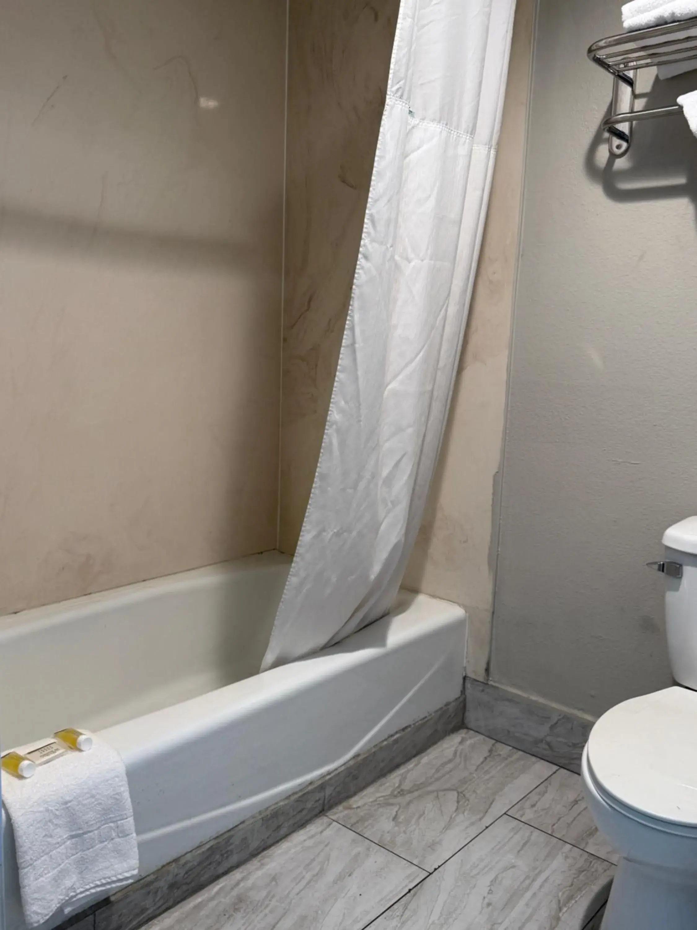 King Room with Bath Tub - Mobility Accessible/Non-Smoking in Days Inn by Wyndham Ontario Airport King Room with Bath Tub - Mobility Accessible/Non-Smoking in Days Inn by Wyndham Ontario Airport
