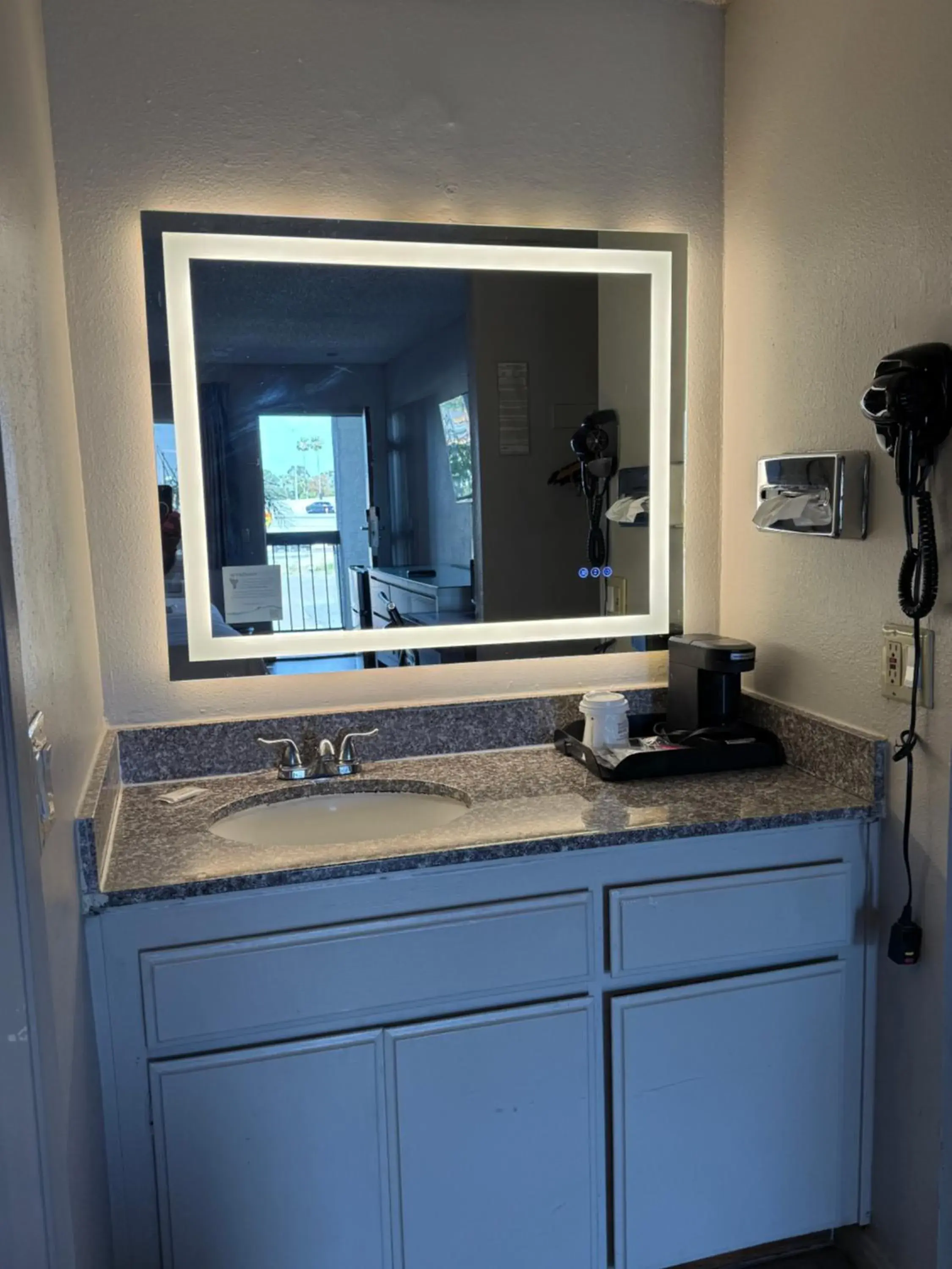 King Room - Non-Smoking in Days Inn by Wyndham Ontario Airport King Room - Non-Smoking in Days Inn by Wyndham Ontario Airport