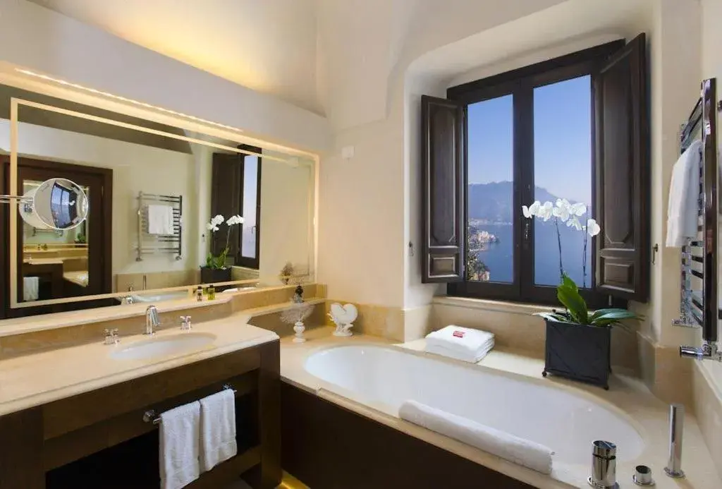 Deluxe Suite with Sea View in Monastero Santa Rosa Hotel & Spa Deluxe Suite with Sea View in Monastero Santa Rosa Hotel & Spa