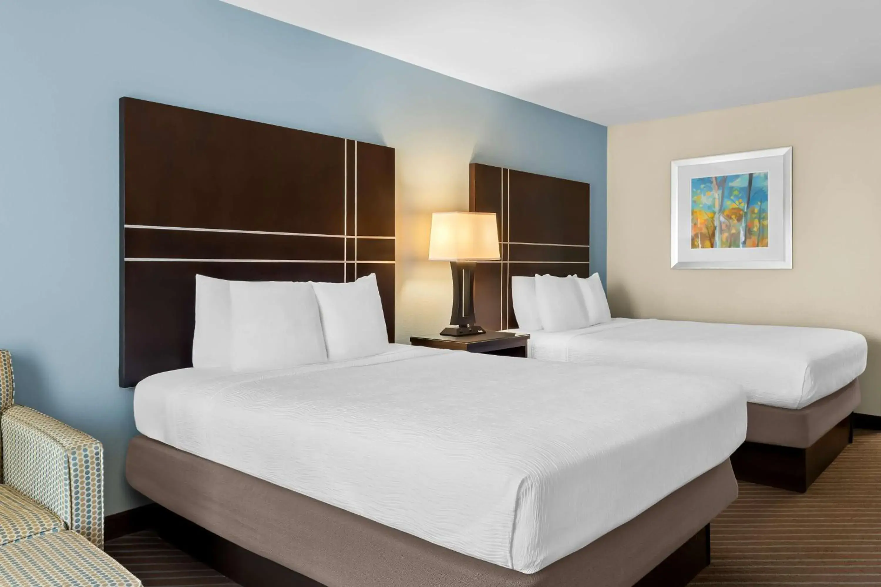 Queen Room with Two Queen Beds - Non-Smoking in Best Western Newport Inn Queen Room with Two Queen Beds - Non-Smoking in Best Western Newport Inn