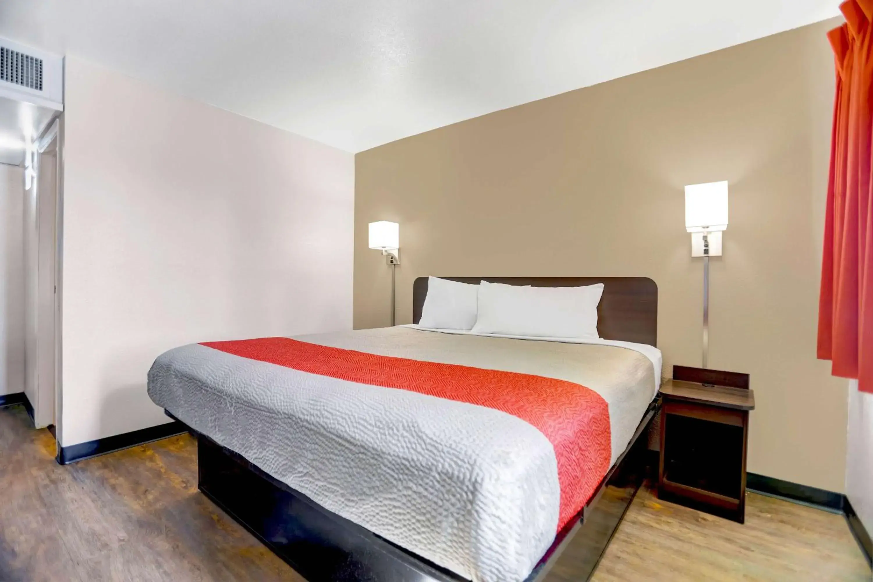 King Room - single occupancy - Non-Smoking in Motel 6-Grants, NM King Room - single occupancy - Non-Smoking in Motel 6-Grants, NM