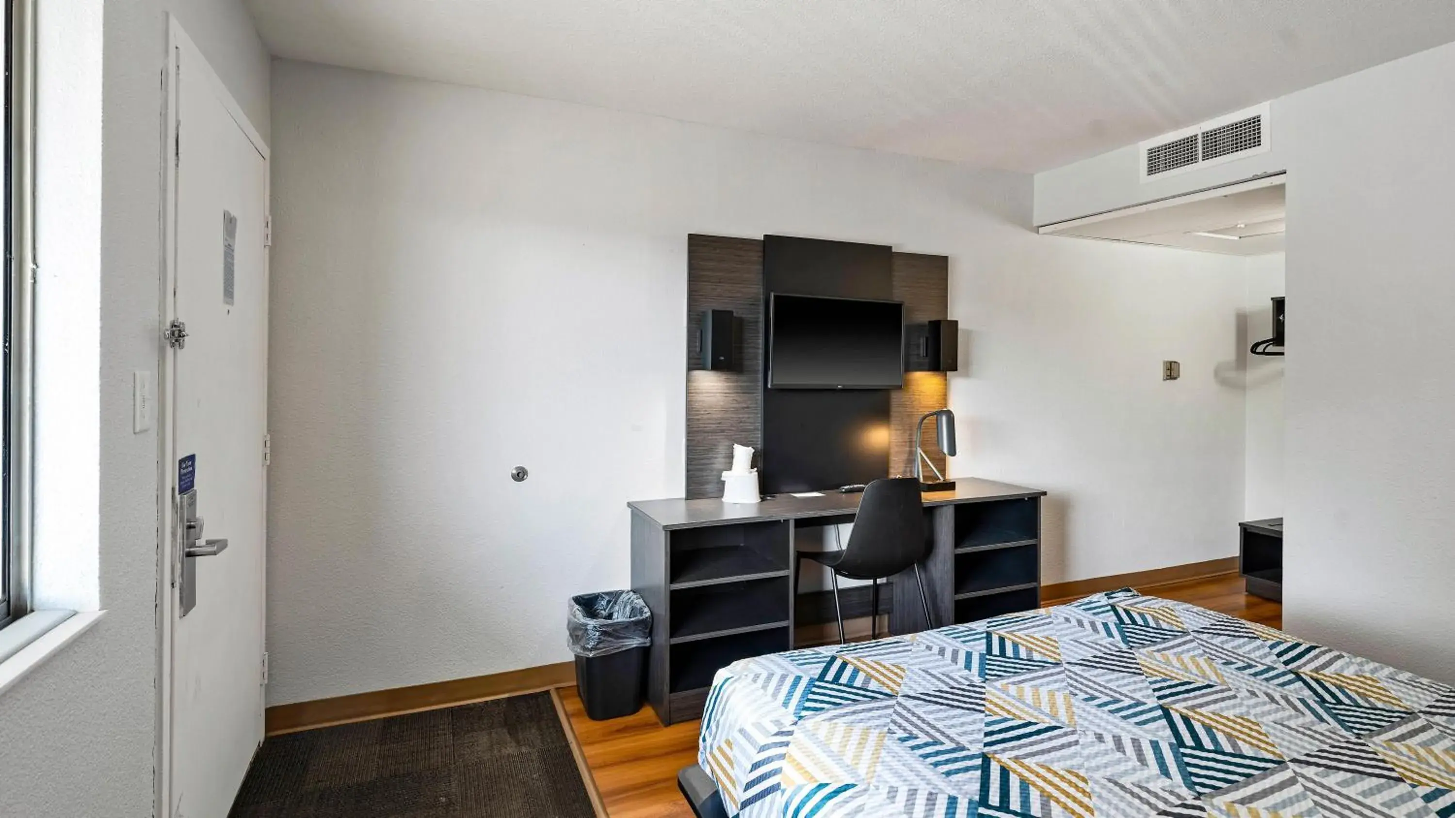 Queen Room - Disability Access in Motel 6-Kalispell, MT Queen Room - Disability Access in Motel 6-Kalispell, MT