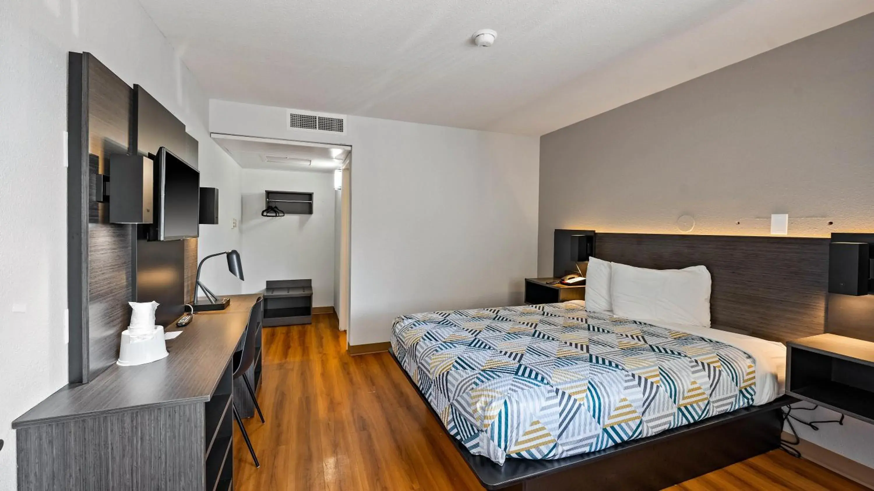 Queen Room in Motel 6-Kalispell, MT Queen Room in Motel 6-Kalispell, MT