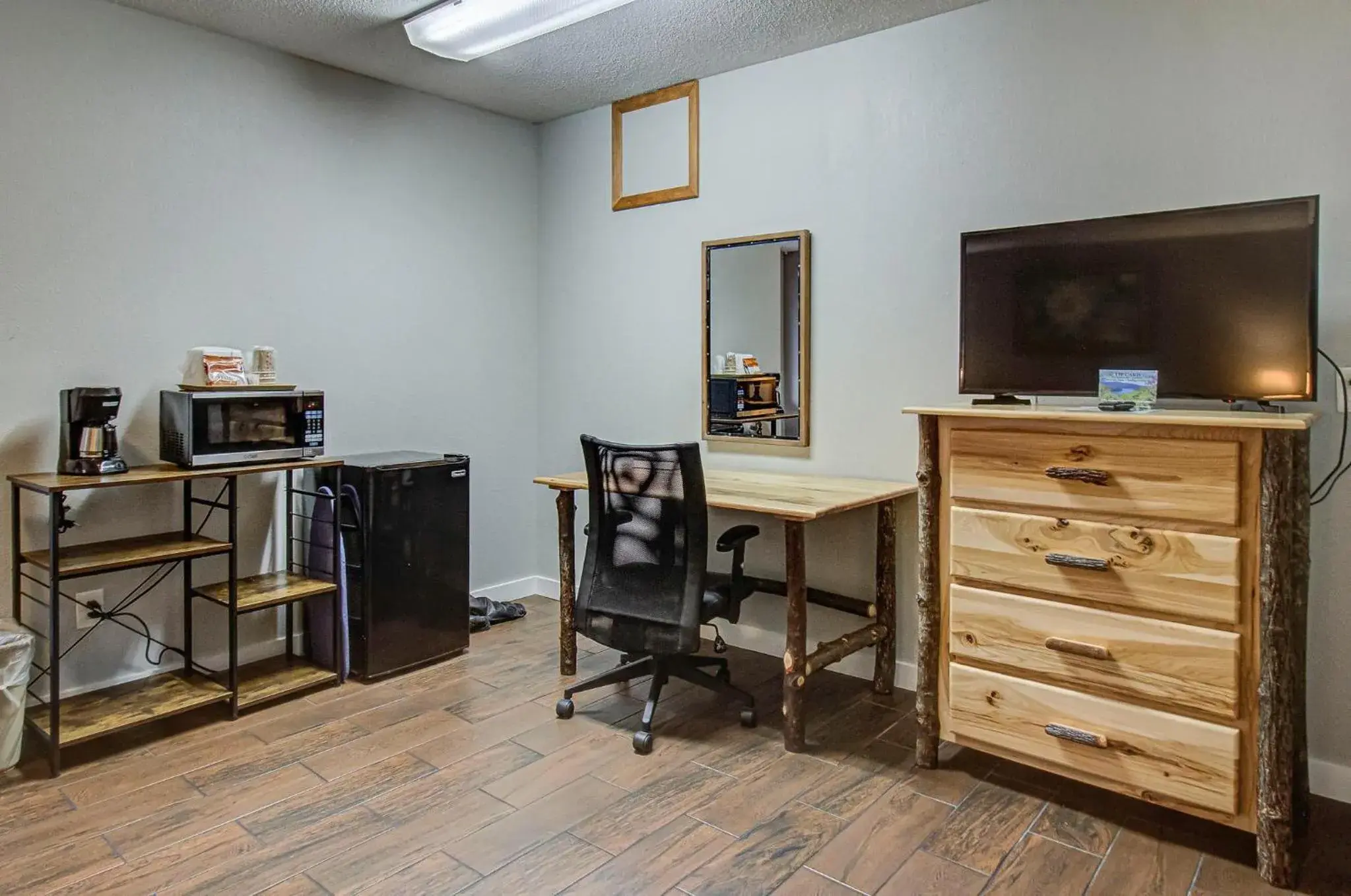 Standard King Room in Brookside Lodge Standard King Room in Brookside Lodge