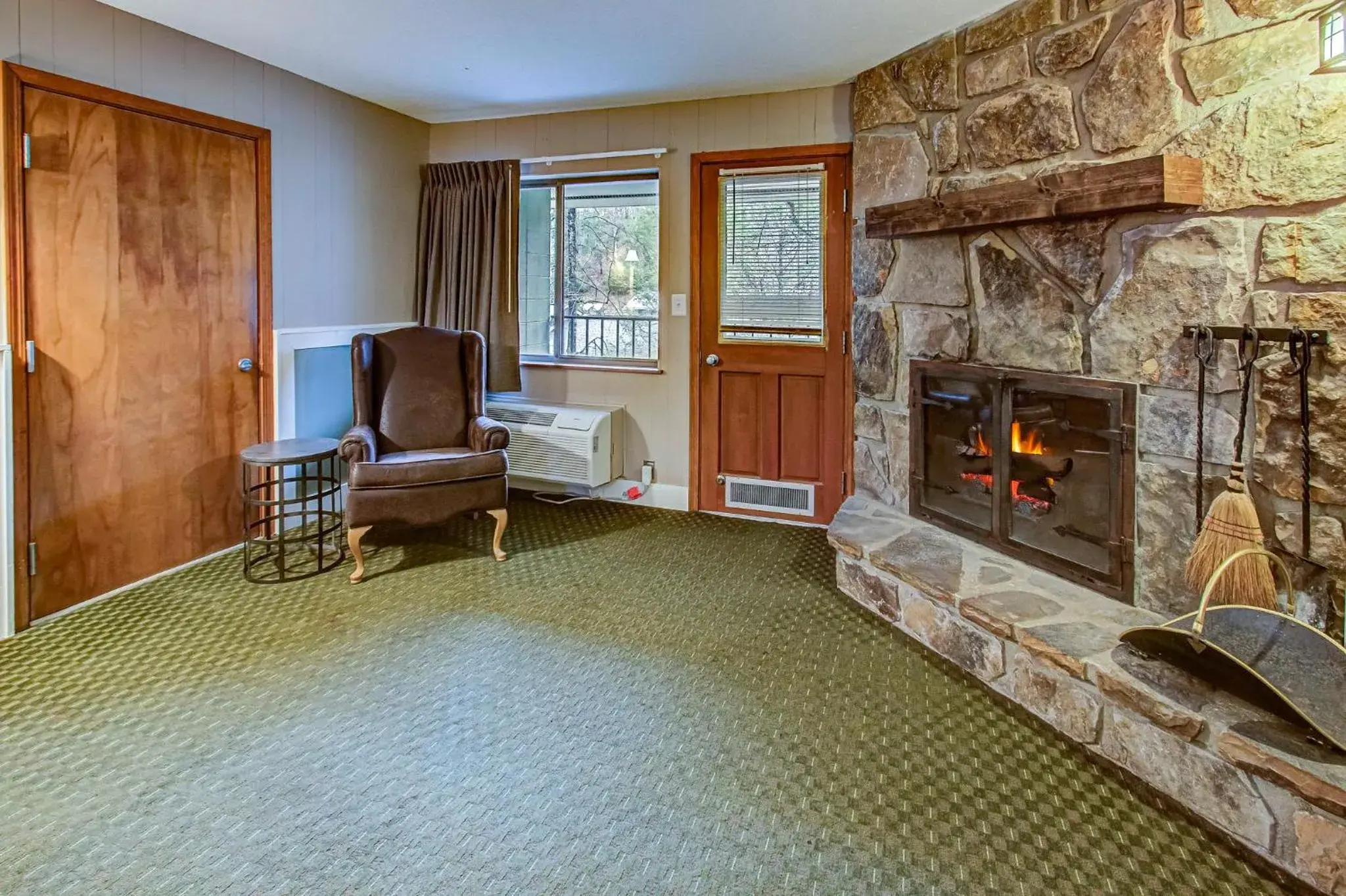 Deluxe Queen Room with Two Queen Beds in Brookside Lodge Deluxe Queen Room with Two Queen Beds in Brookside Lodge