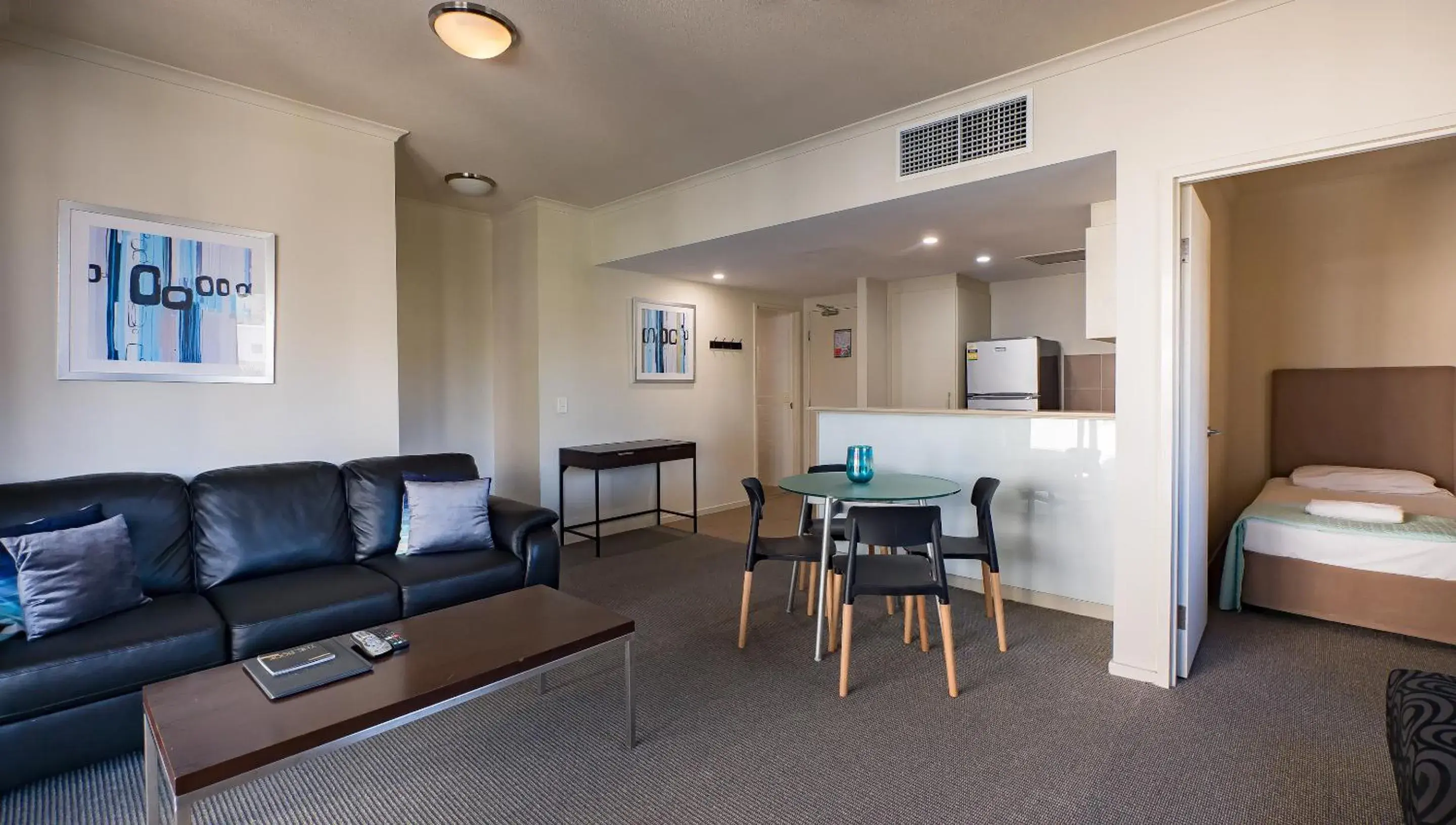 Two-Bedroom Standard Apartment in Swell Resort Burleigh Heads Two-Bedroom Standard Apartment in Swell Resort Burleigh Heads