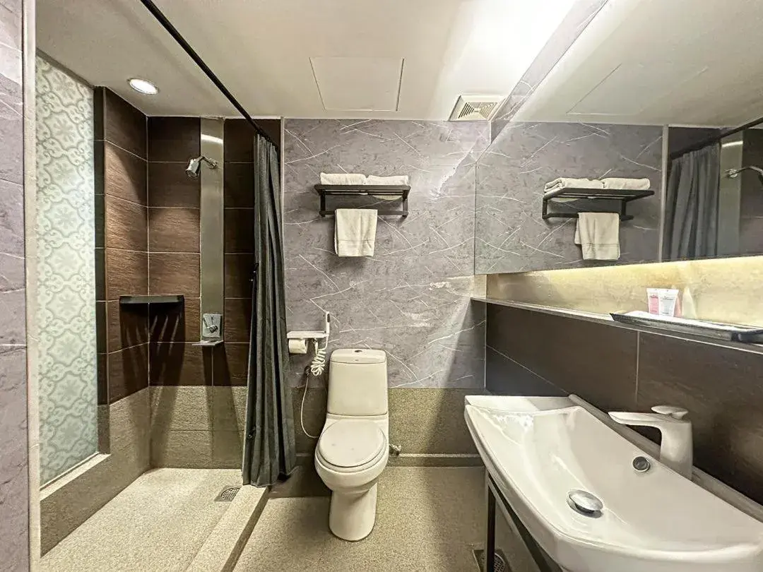 Superior King Room (No Window) in Pine Tree Hotel Superior King Room (No Window) in Pine Tree Hotel