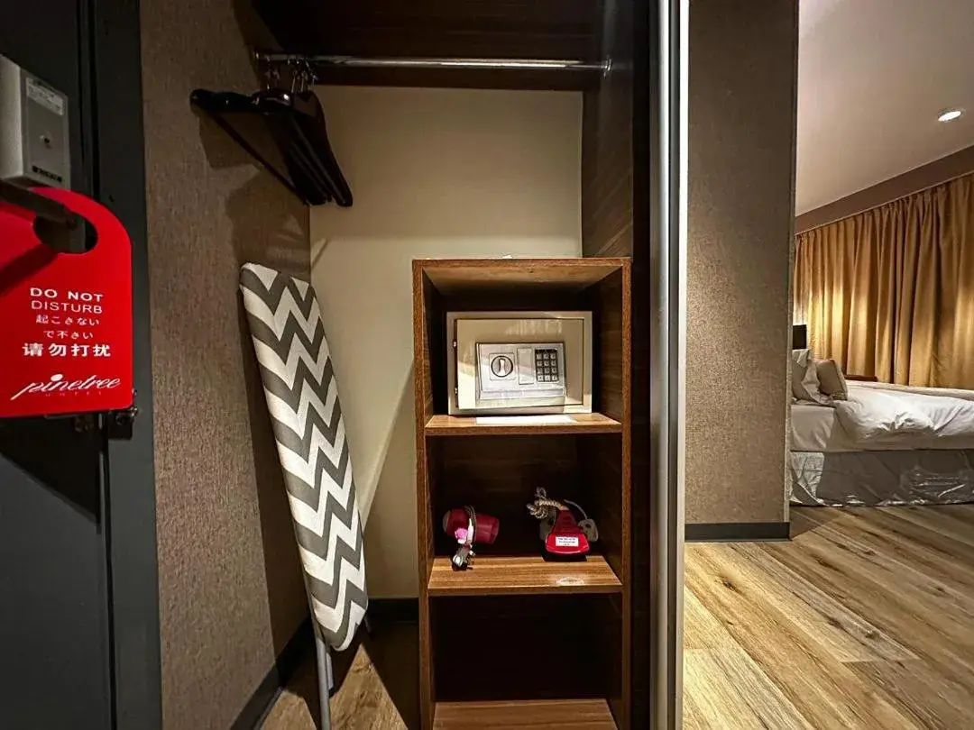 Super Deluxe King Room in Pine Tree Hotel Super Deluxe King Room in Pine Tree Hotel