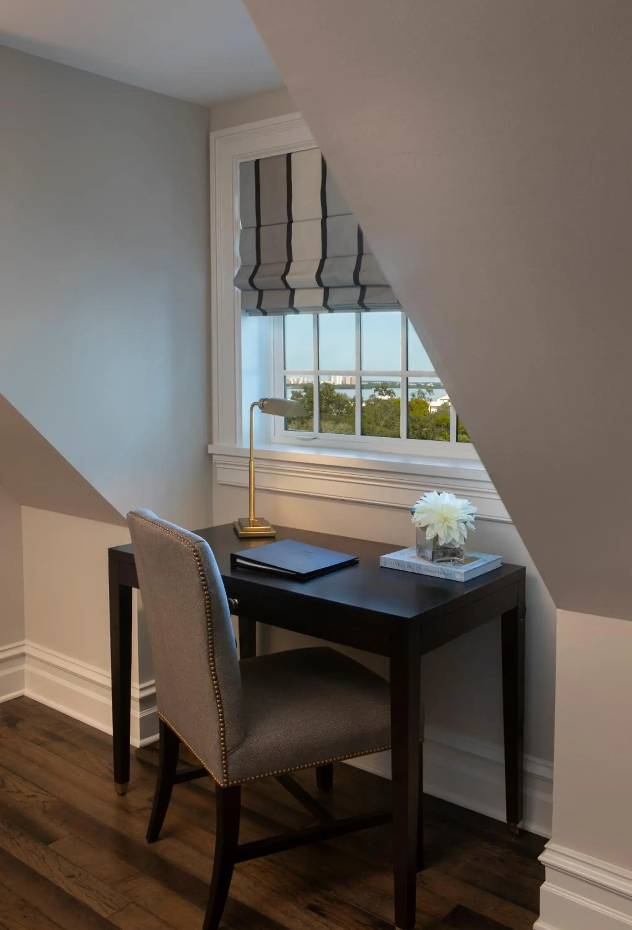 Junior King Suite with Pool View in Belleview Inn Junior King Suite with Pool View in Belleview Inn