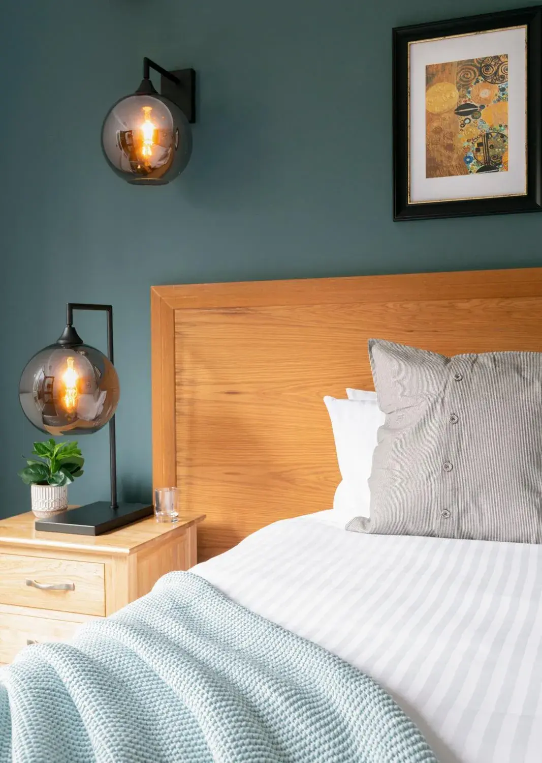 Standard King Room (Pet Friendly) in Lakeview Manor Standard King Room (Pet Friendly) in Lakeview Manor