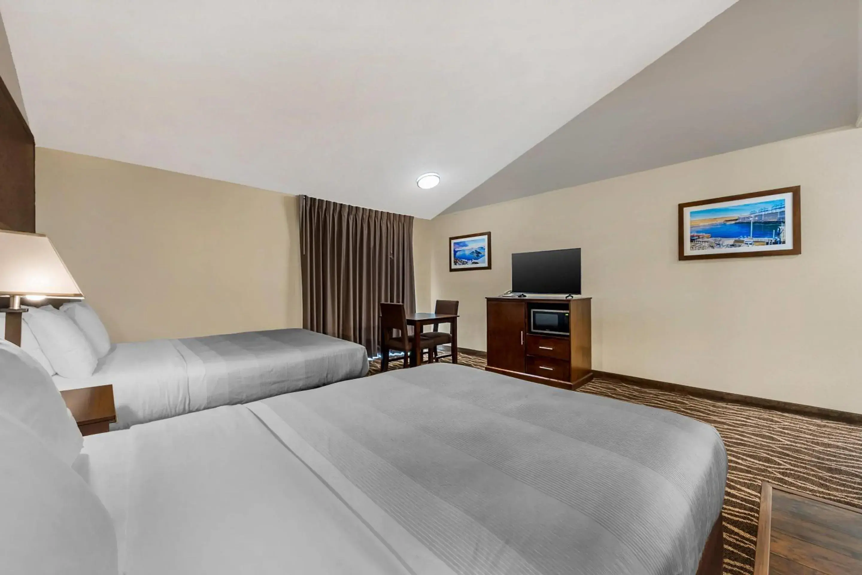 Deluxe Queen Room with Two Queen Beds - Non Smoking in Quality Inn Umatilla - Hermiston Deluxe Queen Room with Two Queen Beds - Non Smoking in Quality Inn Umatilla - Hermiston