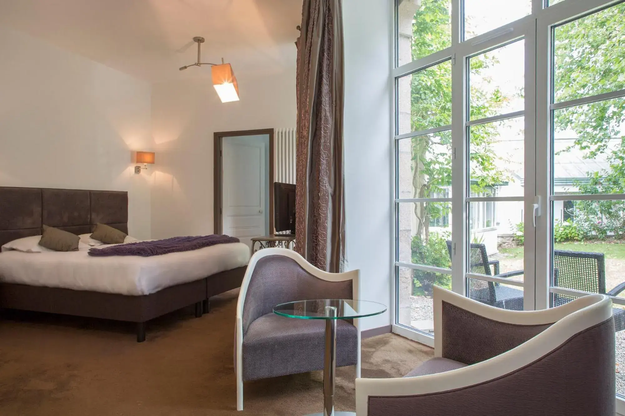 Superior Double Room in Clos de Vallombreuse, The Originals Relais Superior Double Room in Clos de Vallombreuse, The Originals Relais