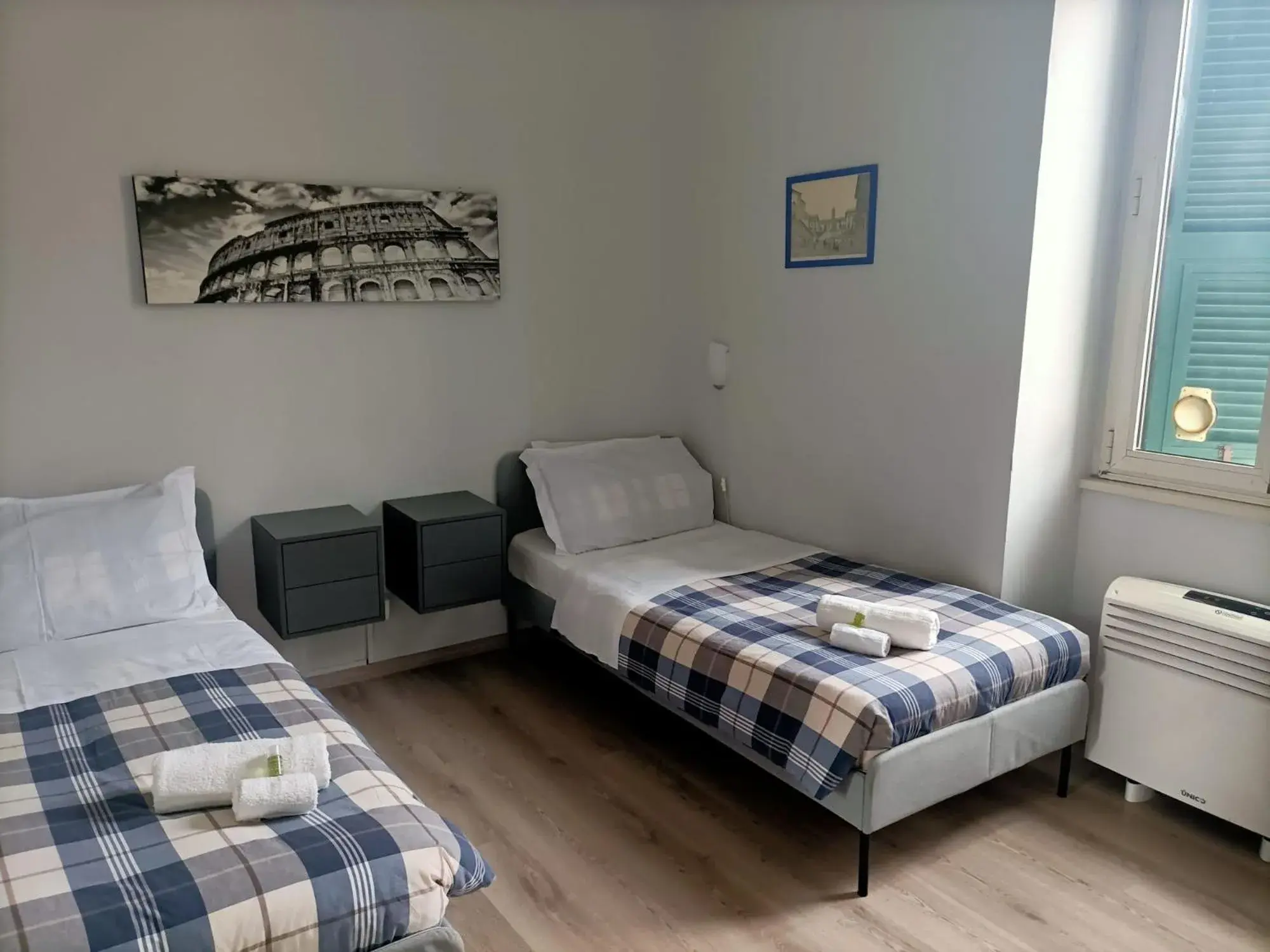 Twin Room with Shared Bathroom in Colazione Al Vaticano Guest House Twin Room with Shared Bathroom in Colazione Al Vaticano Guest House