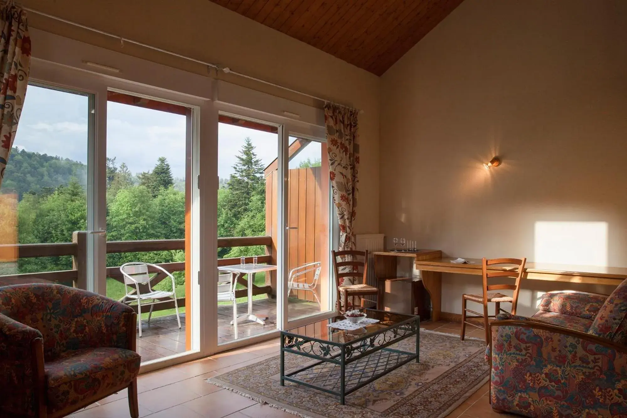 Suite in Logis Hôtel Restaurant Neuhauser Suite in Logis Hôtel Restaurant Neuhauser