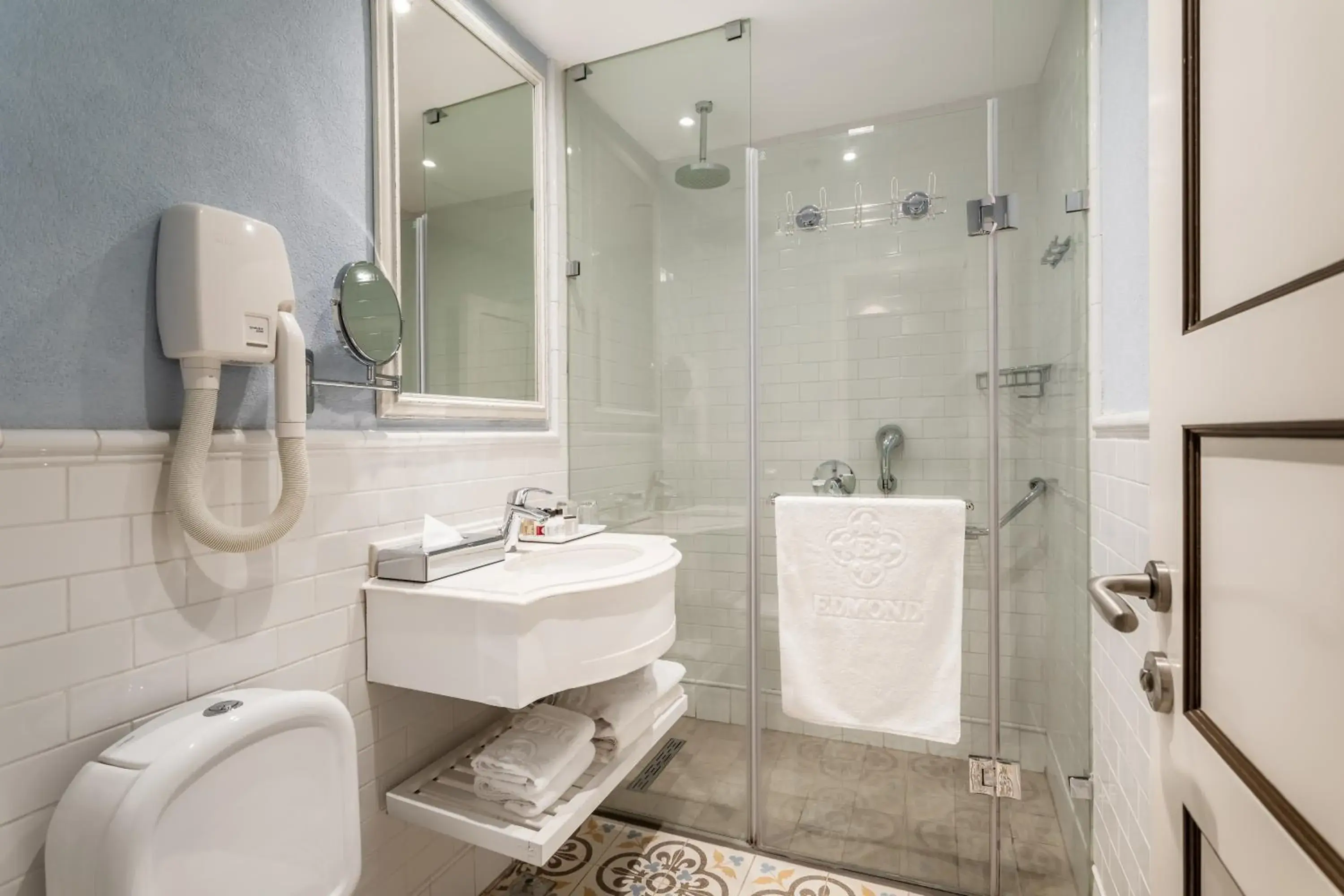 Double Room - single occupancy in Edmond Rosh Pina Double Room - single occupancy in Edmond Rosh Pina