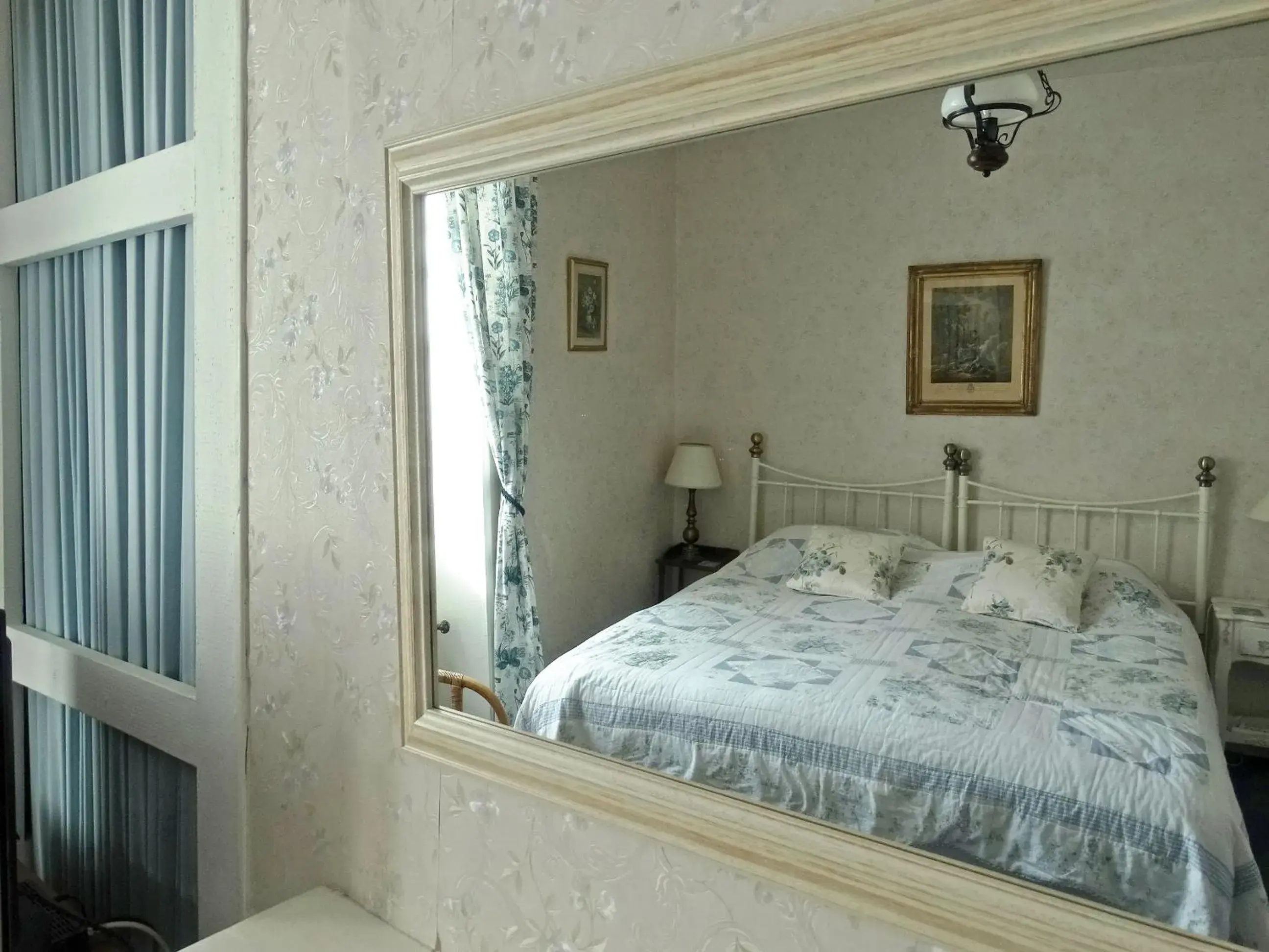 Deluxe Twin Room in Maison de Fortitude Chambres d'hotes Deluxe Twin Room in Maison de Fortitude Chambres d'hotes