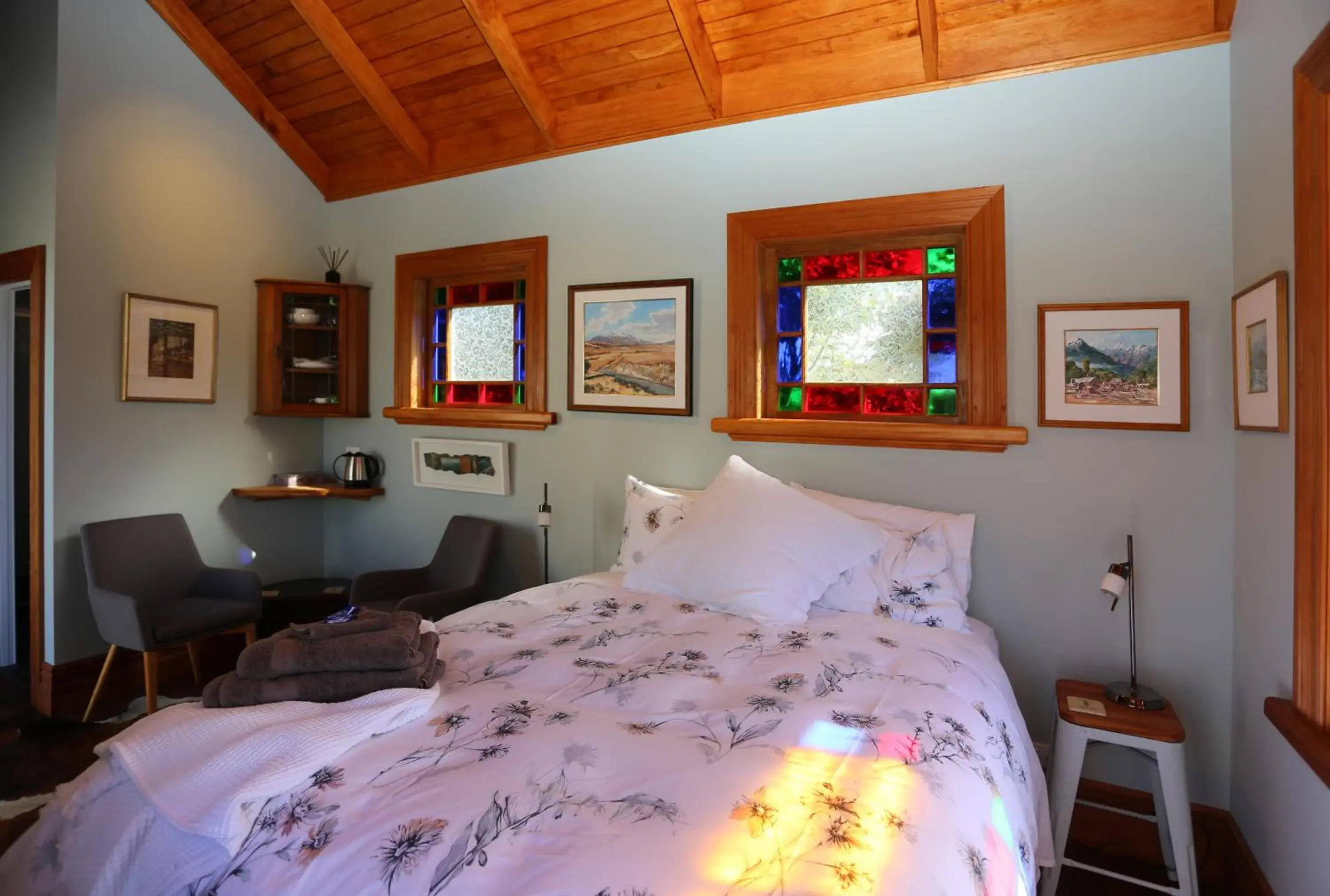 Deluxe Queen Room in Maungakawa Villa Deluxe Queen Room in Maungakawa Villa