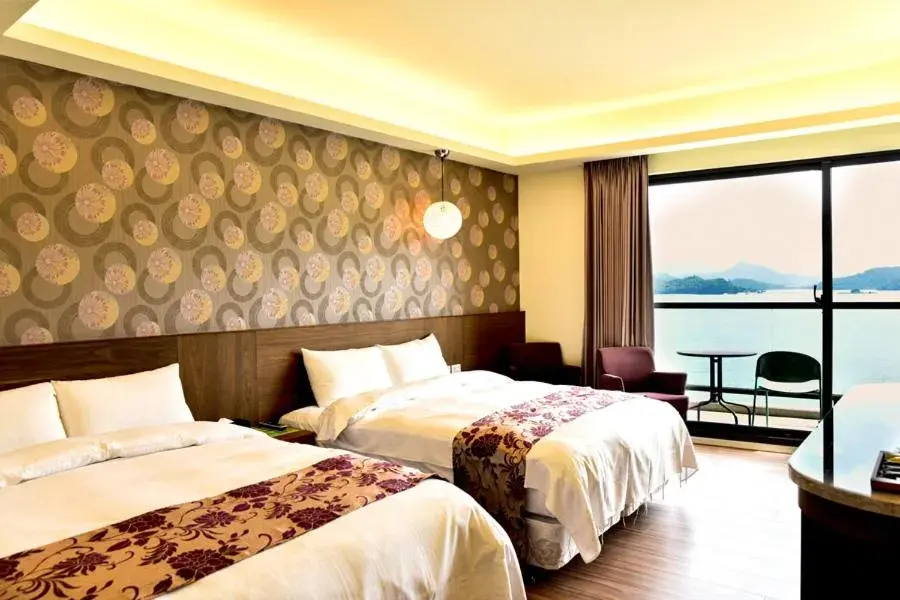 Quadruple Room with Lake View in Miracolo View Hotel Quadruple Room with Lake View in Miracolo View Hotel