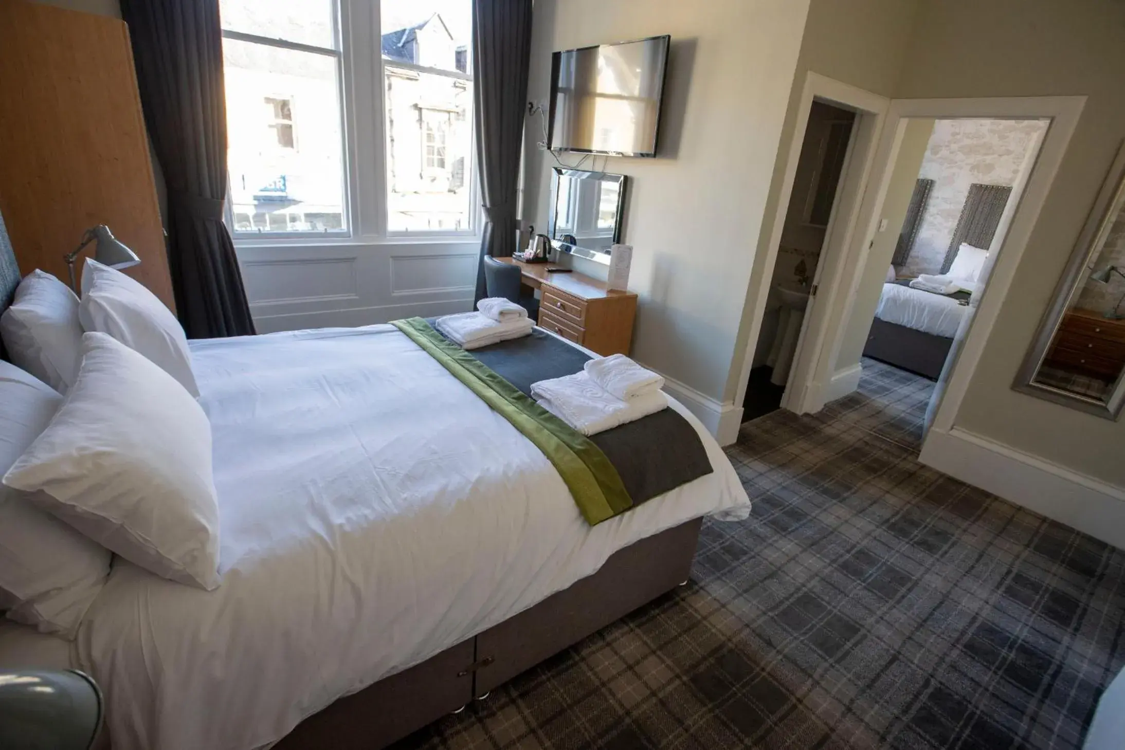 Family Suite in The Waverley Hotel Family Suite in The Waverley Hotel