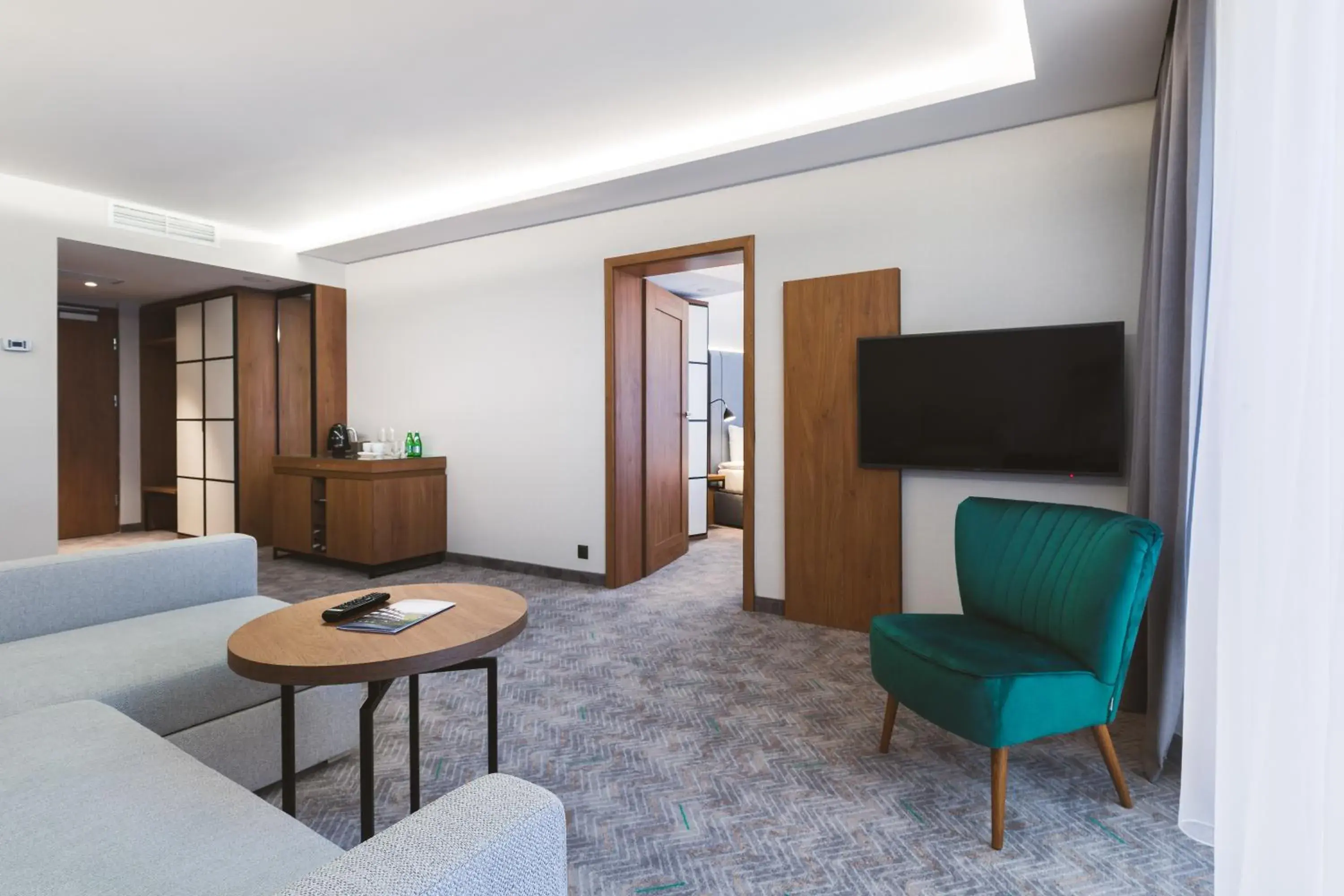 Deluxe Triple Room with a double bed or two twin beds in Green Mountain 5* Hotel Deluxe Triple Room with a double bed or two twin beds in Green Mountain 5* Hotel