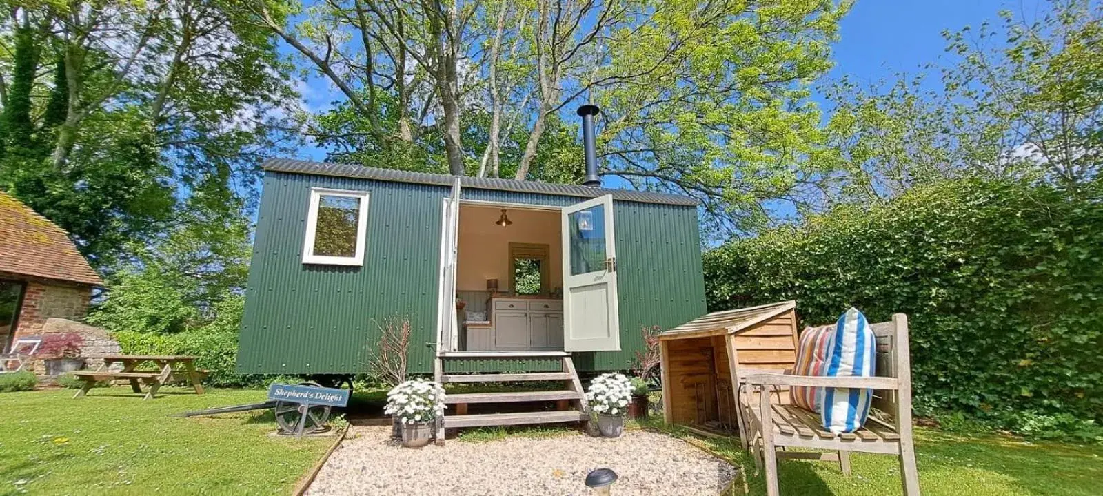 Shepherds Hut - single occupancy in Halfway Bridge Shepherds Hut - single occupancy in Halfway Bridge