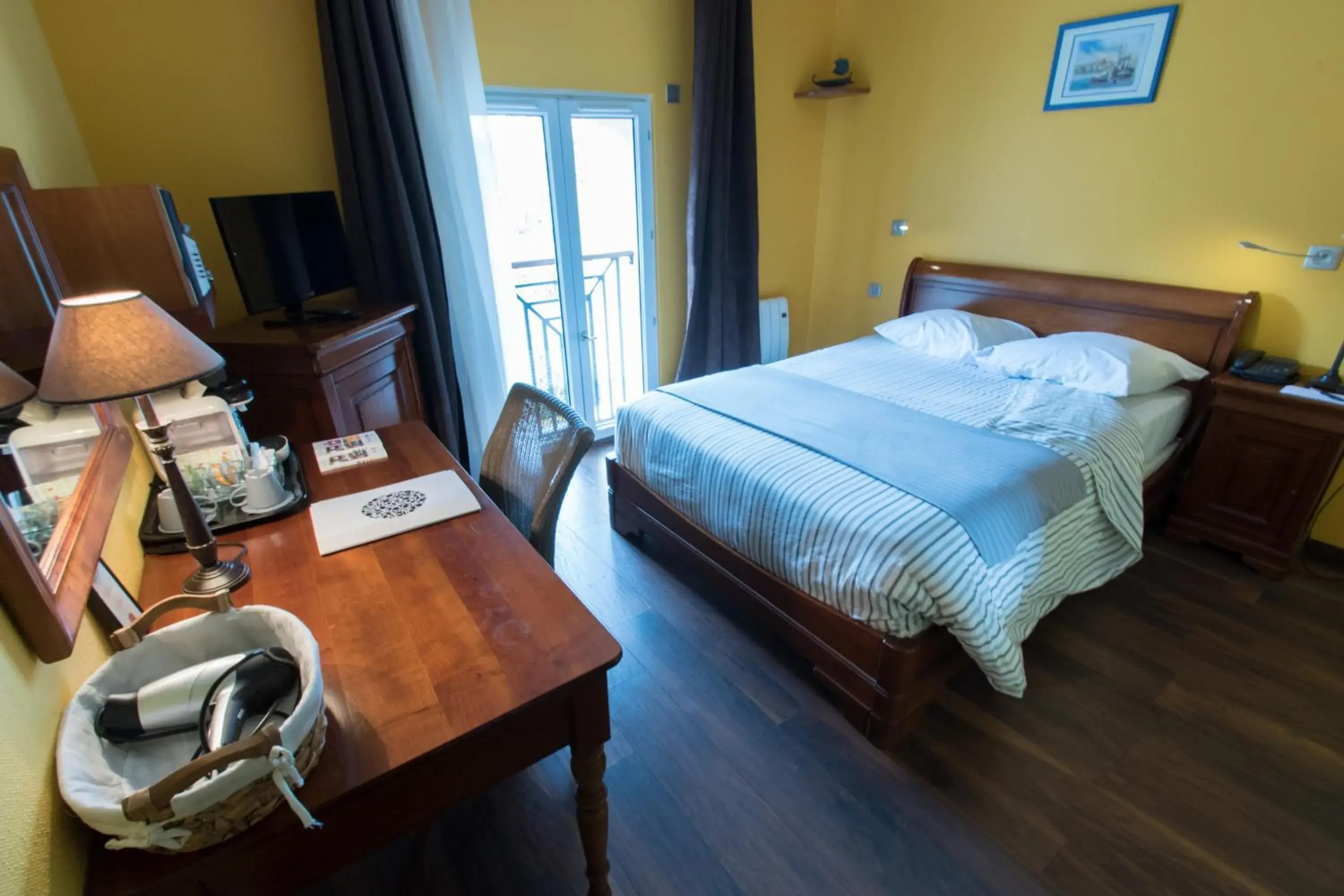 Standard Double Room in Auberge du Manet Standard Double Room in Auberge du Manet