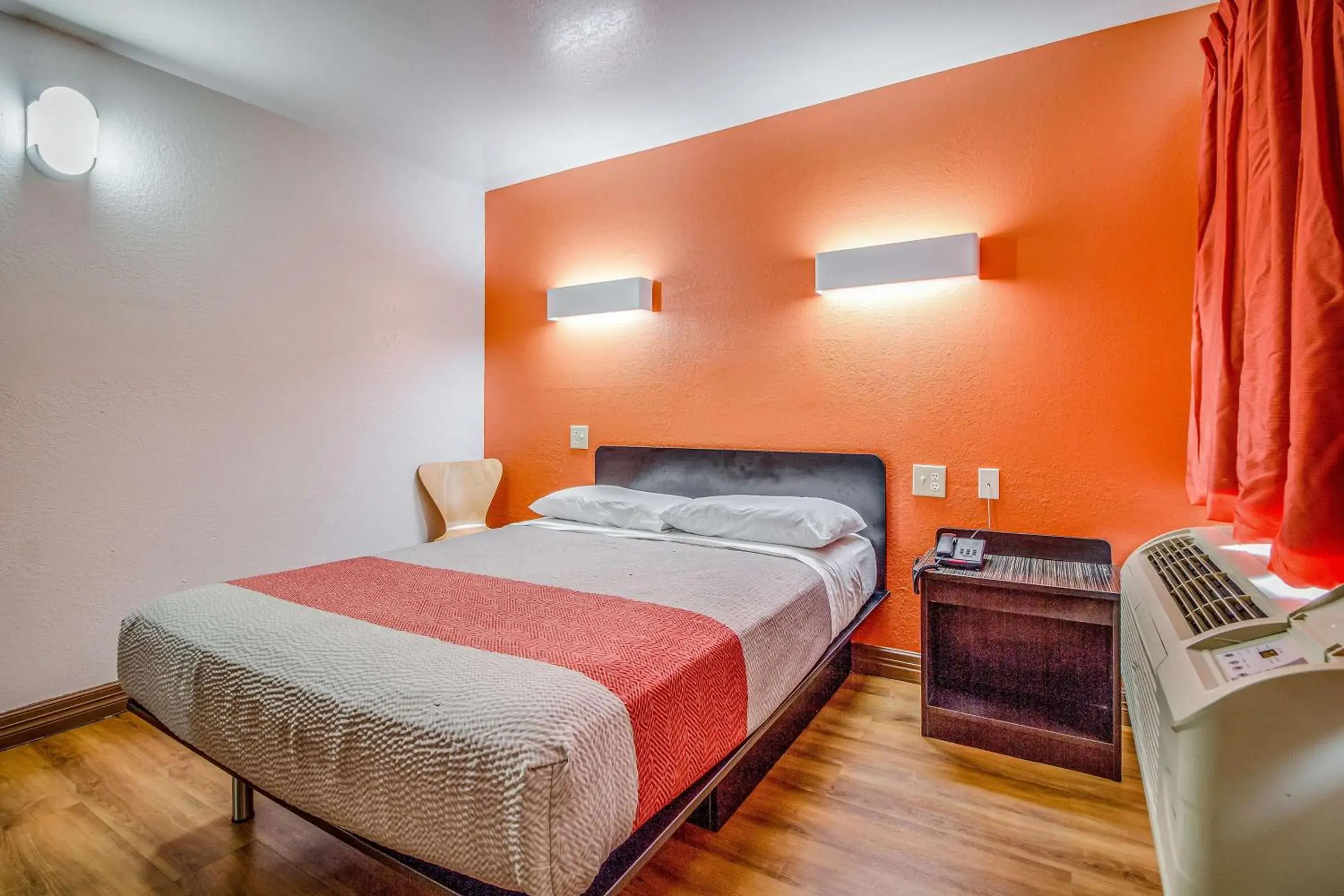 Queen Room - Disability Access - Non-Smoking in Motel 6-Conroe, TX Queen Room - Disability Access - Non-Smoking in Motel 6-Conroe, TX