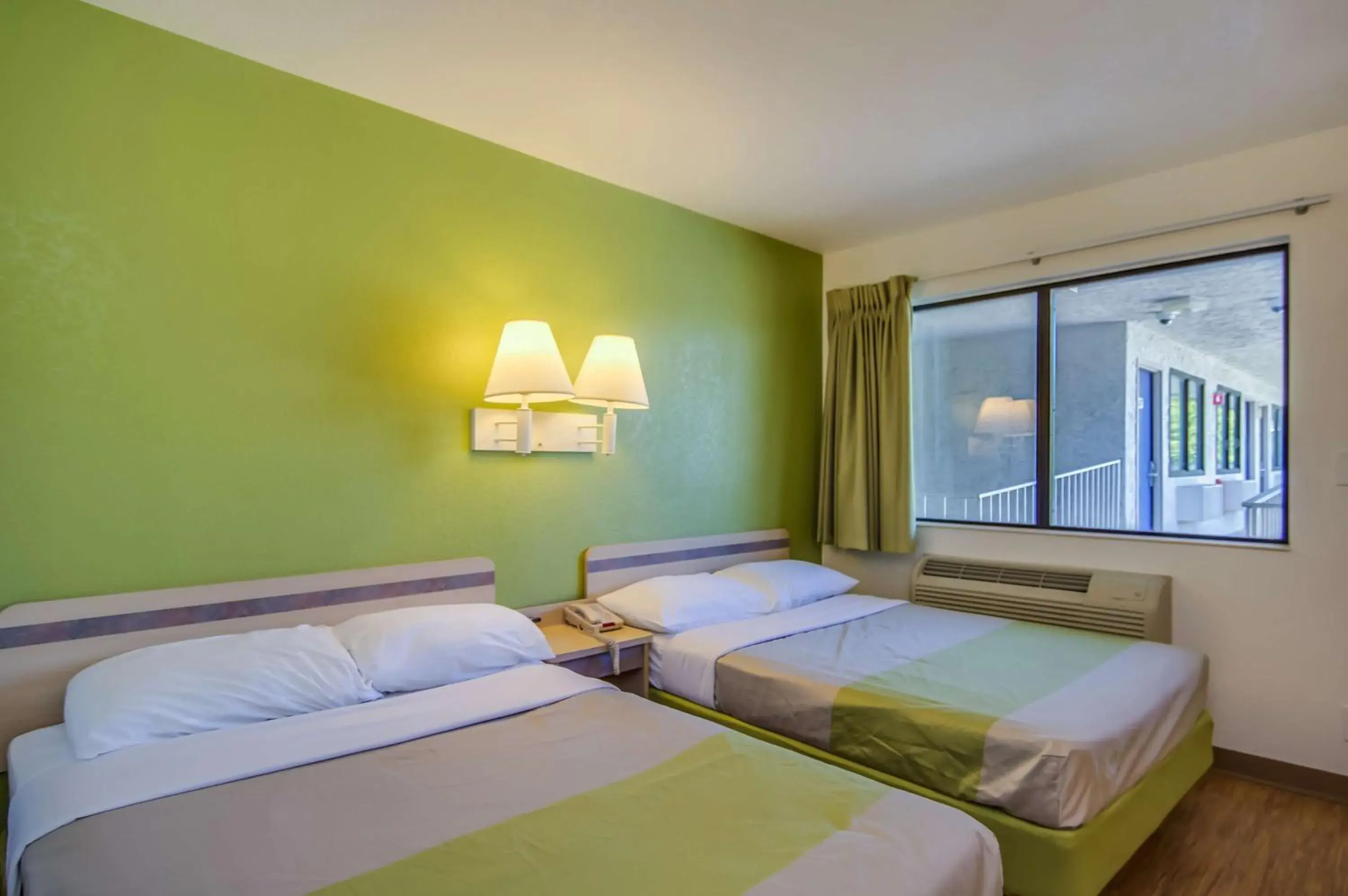 Quadruple Room - Non-Smoking in Motel 6-Bellmead, TX - Waco Quadruple Room - Non-Smoking in Motel 6-Bellmead, TX - Waco