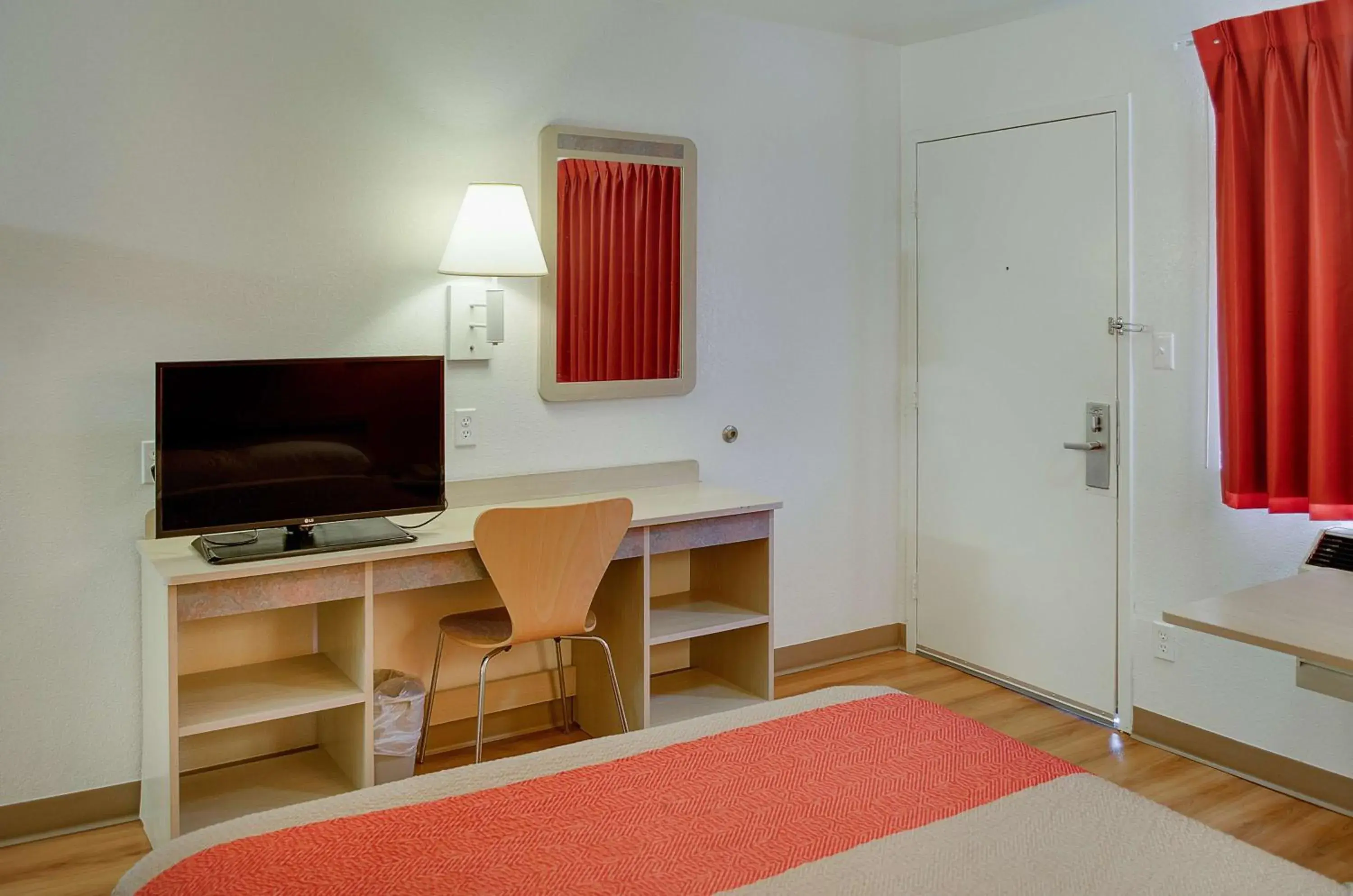 Standard Queen Room - Non-Smoking in Motel 6 Gulfport, MS Airport Standard Queen Room - Non-Smoking in Motel 6 Gulfport, MS Airport