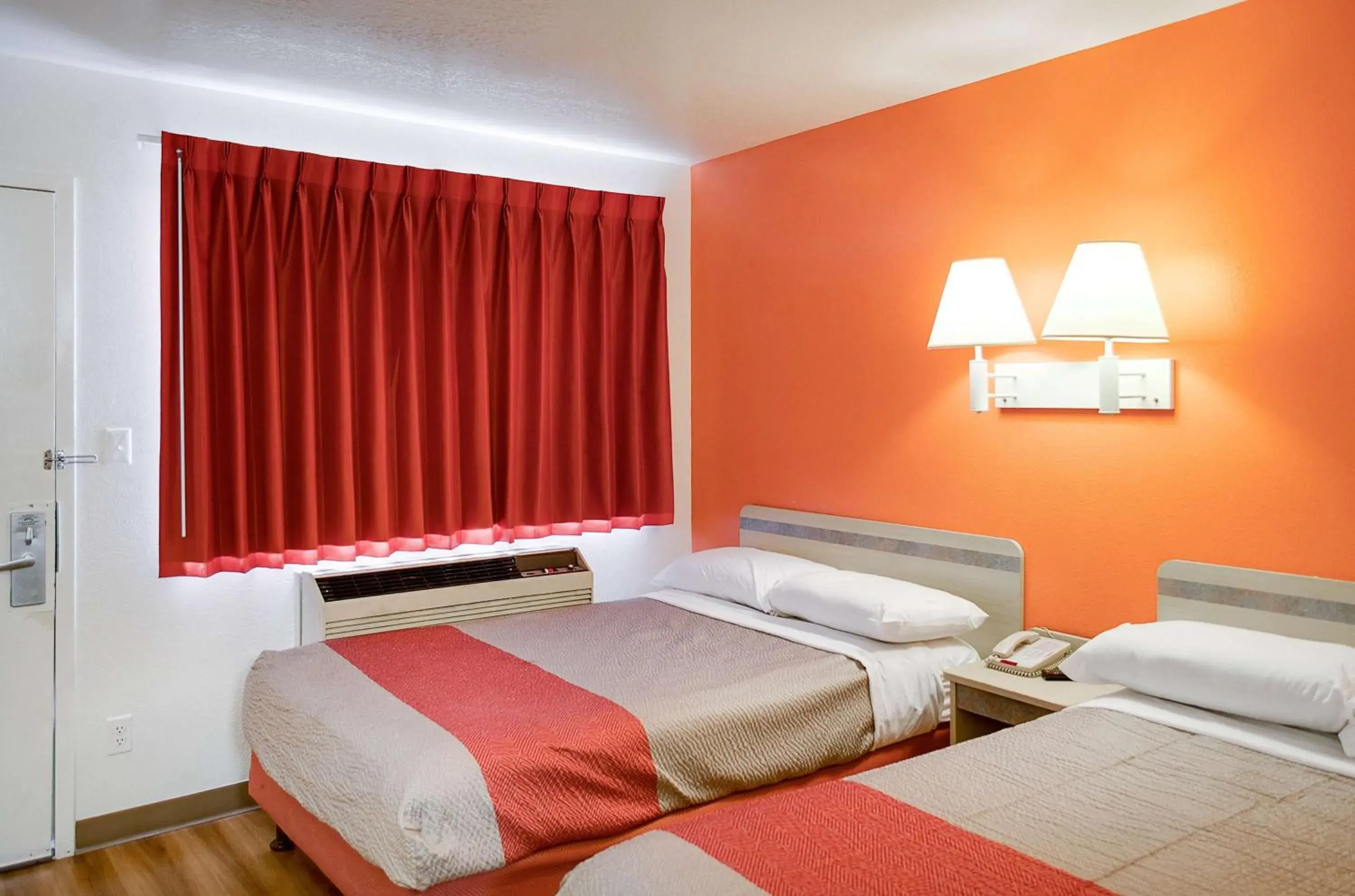 Queen Room - Disability Access - Roll in Shower in Motel 6 Gulfport, MS Airport Queen Room - Disability Access - Roll in Shower in Motel 6 Gulfport, MS Airport