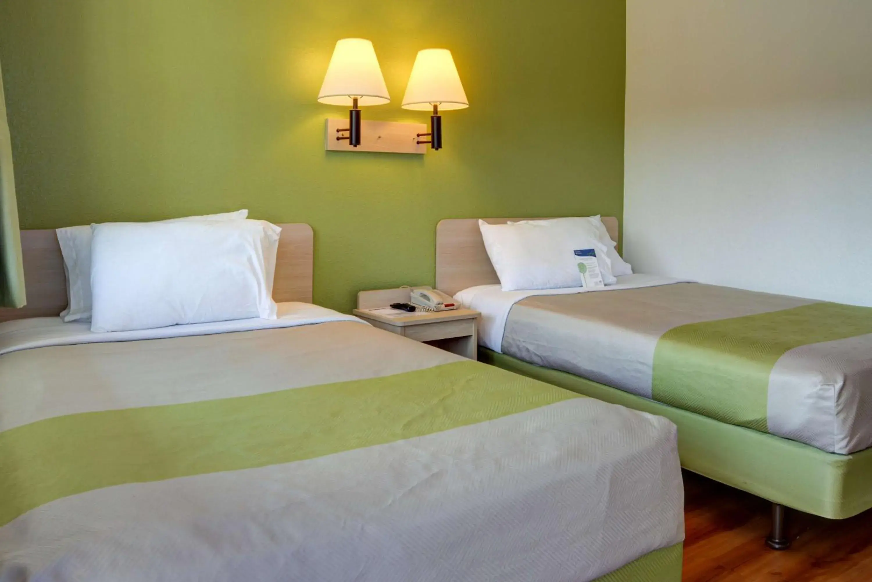 Quadruple Room in Motel 6-Springfield, OR - Eugene North Quadruple Room in Motel 6-Springfield, OR - Eugene North