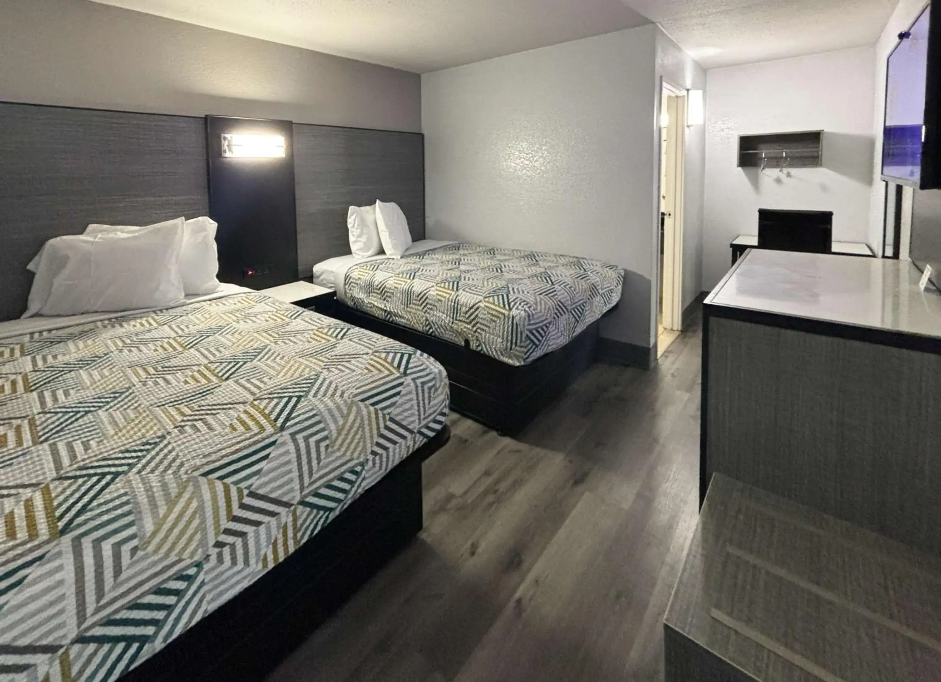 Deluxe Quadruple Room - Smoking in Motel 6-Meridian, MS Deluxe Quadruple Room - Smoking in Motel 6-Meridian, MS