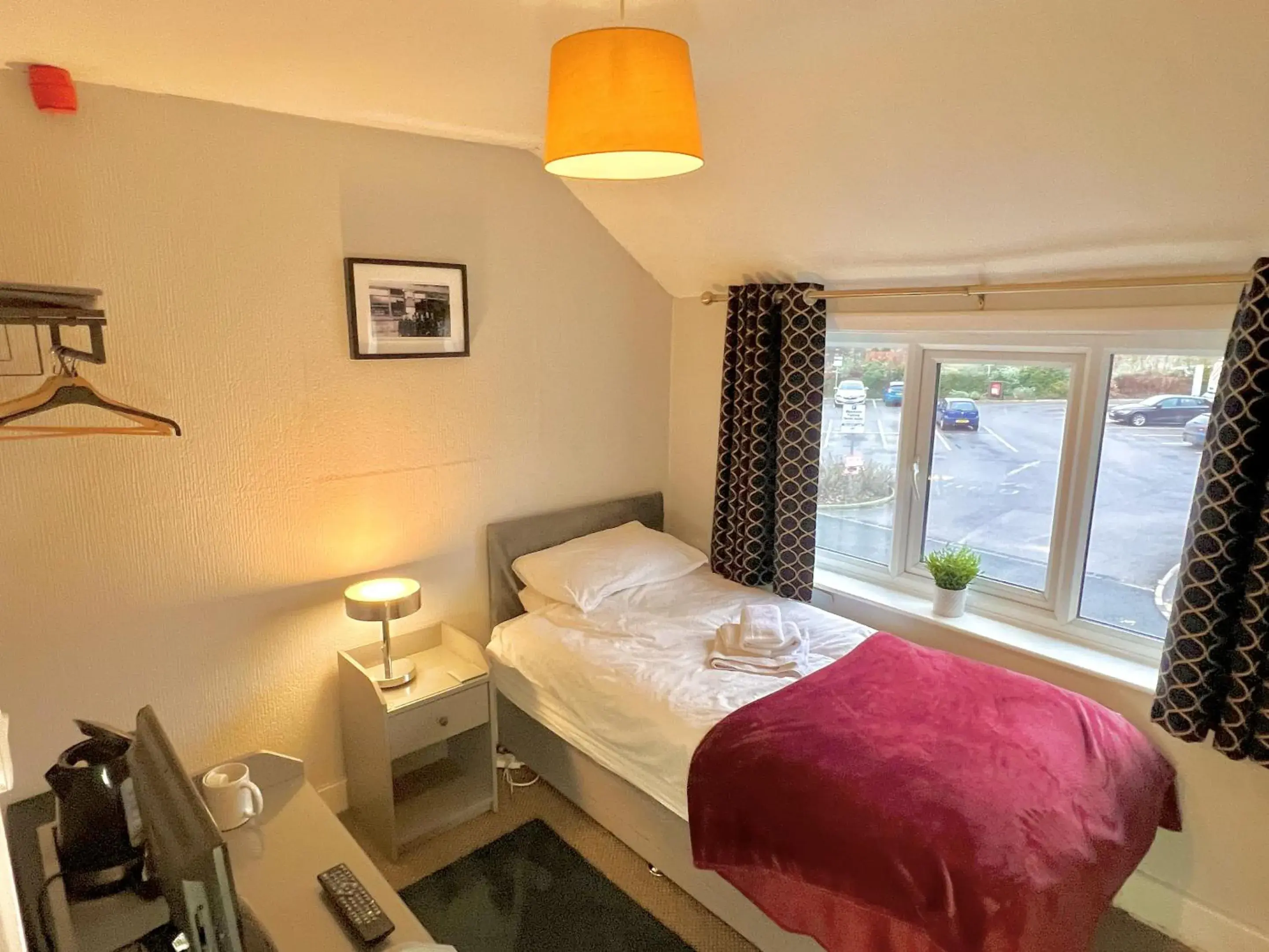 Standard Single Room with Shared Bathroom - single occupancy in The Horse & Jockey Standard Single Room with Shared Bathroom - single occupancy in The Horse & Jockey