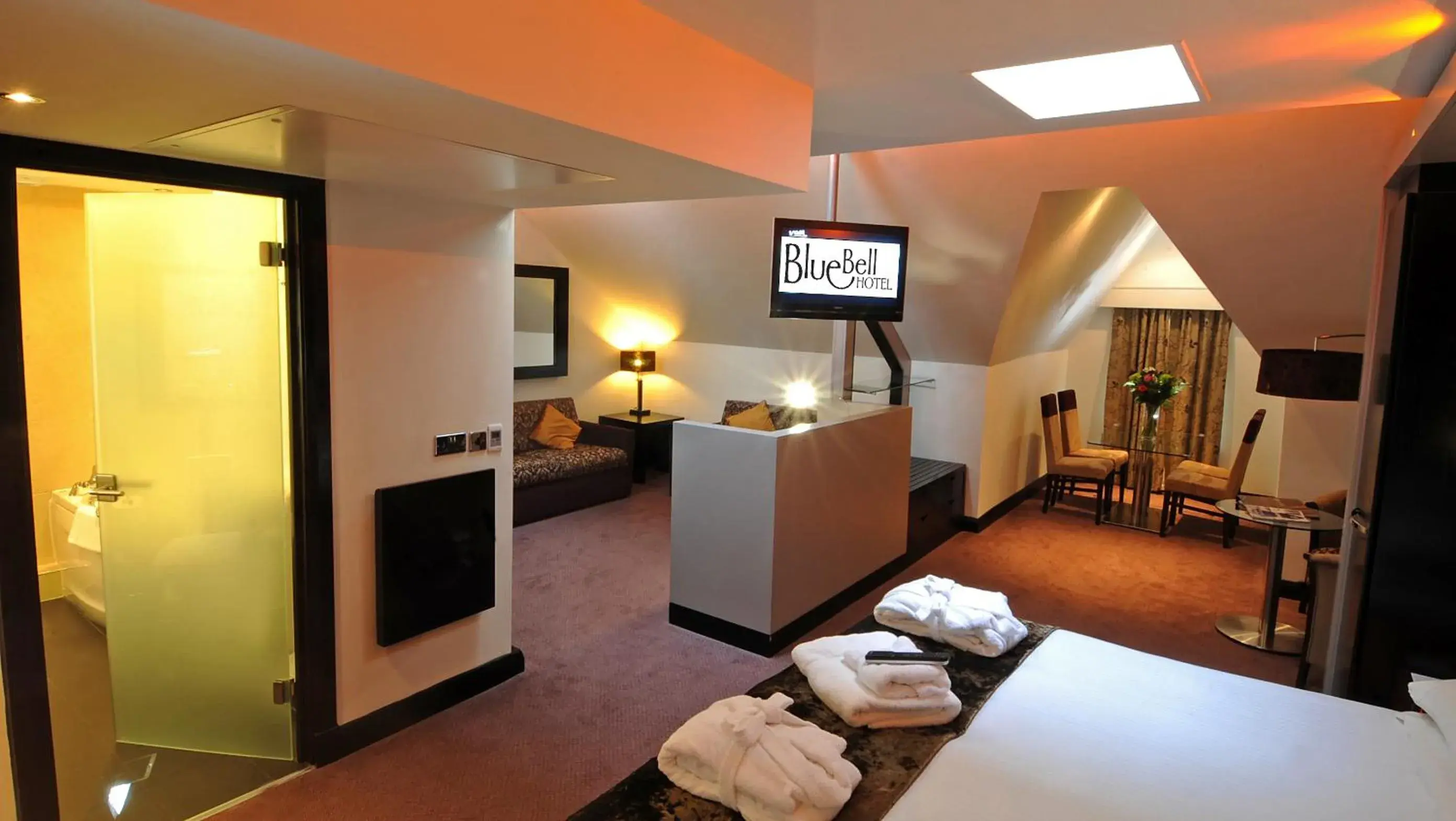 Deluxe Suite in The BlueBell Hotel Deluxe Suite in The BlueBell Hotel