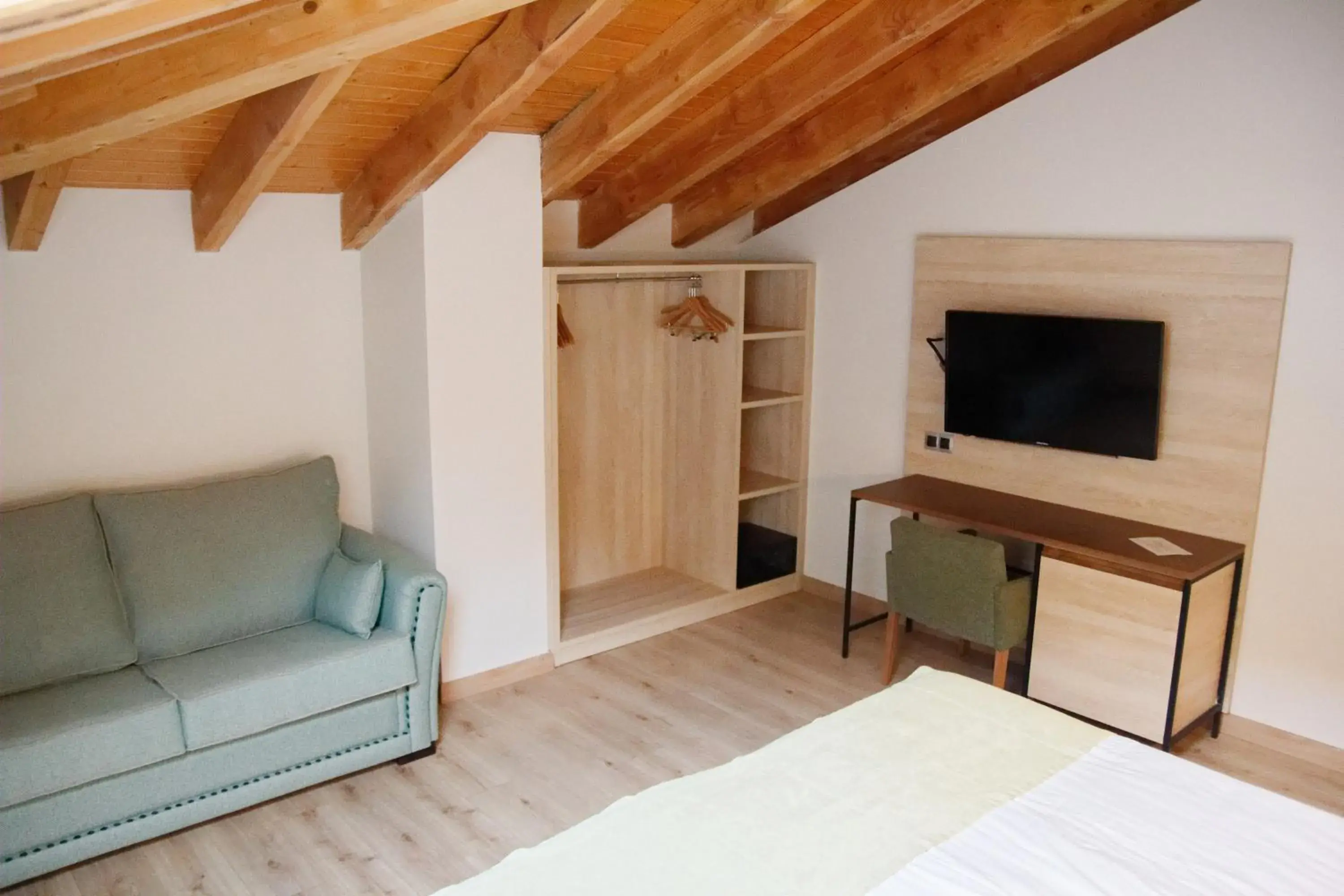 Superior Apartment in Hotel Rural Las Montañas de Pumar Superior Apartment in Hotel Rural Las Montañas de Pumar