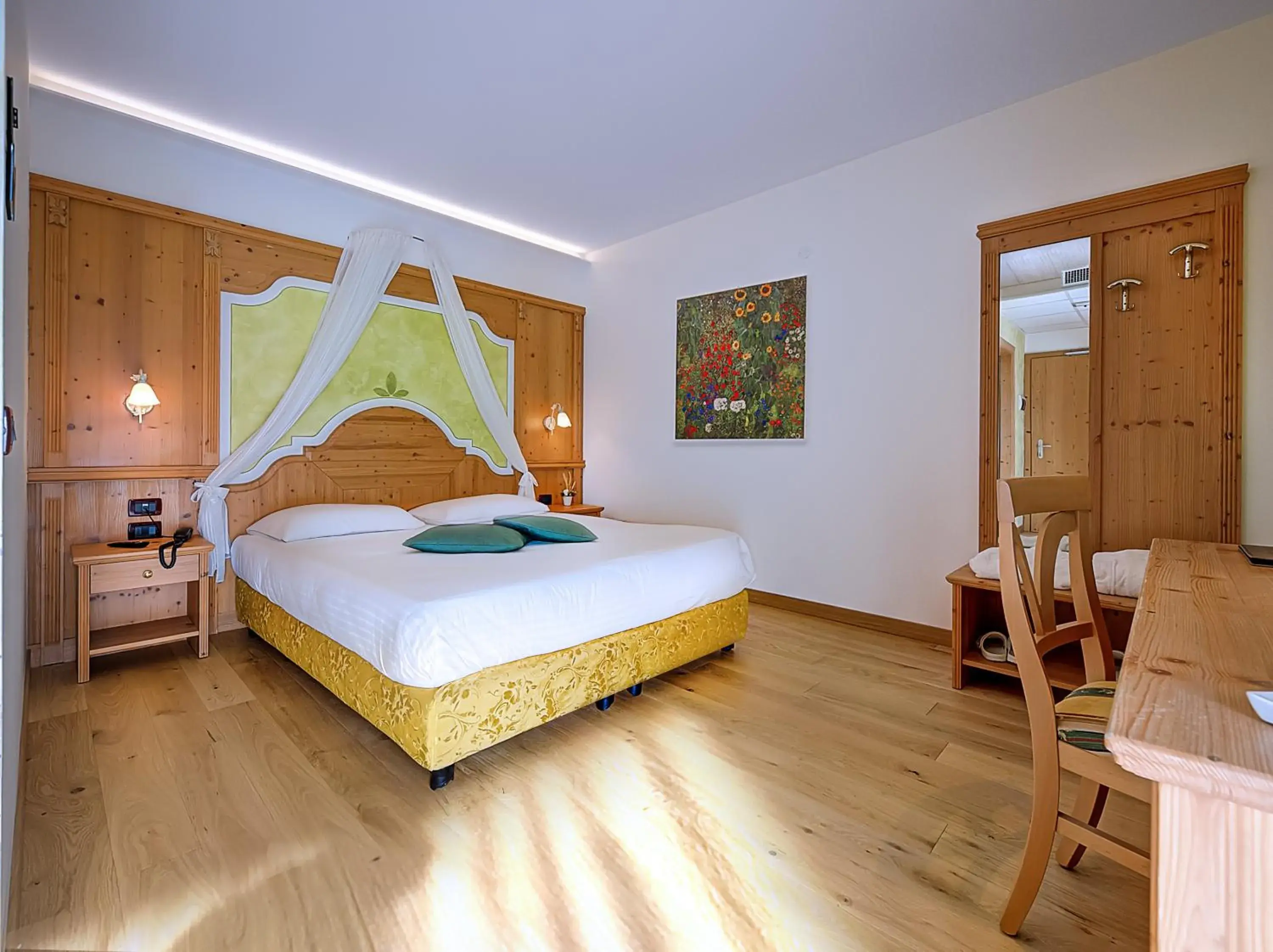 Superior Double Room in Hotel Garni La Vigna - Adult Friendly Superior Double Room in Hotel Garni La Vigna - Adult Friendly
