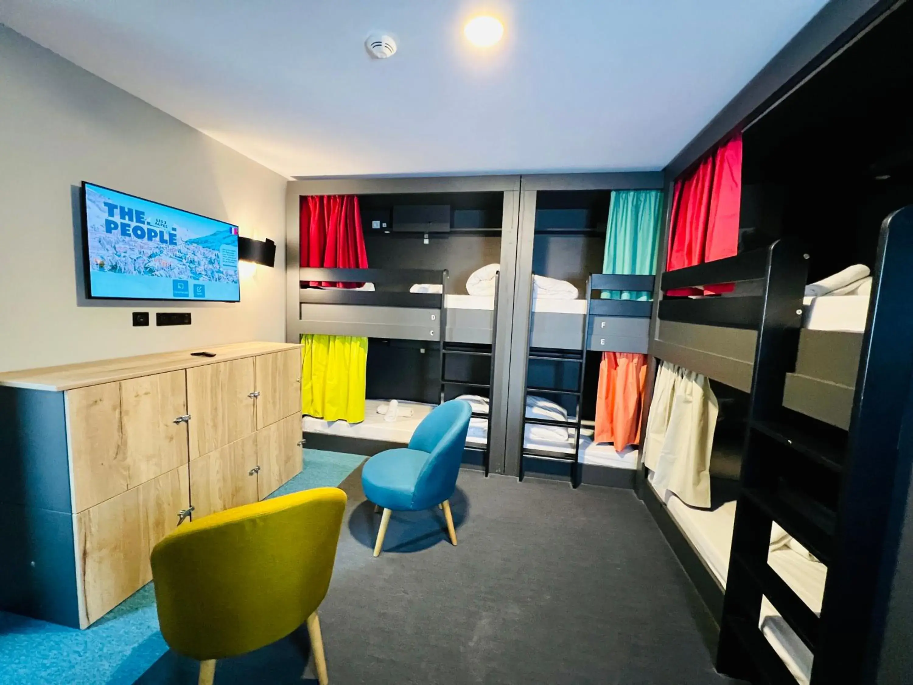 6-Bed Mixed Dormitory Room in The People - Les 2 Alpes 6-Bed Mixed Dormitory Room in The People - Les 2 Alpes