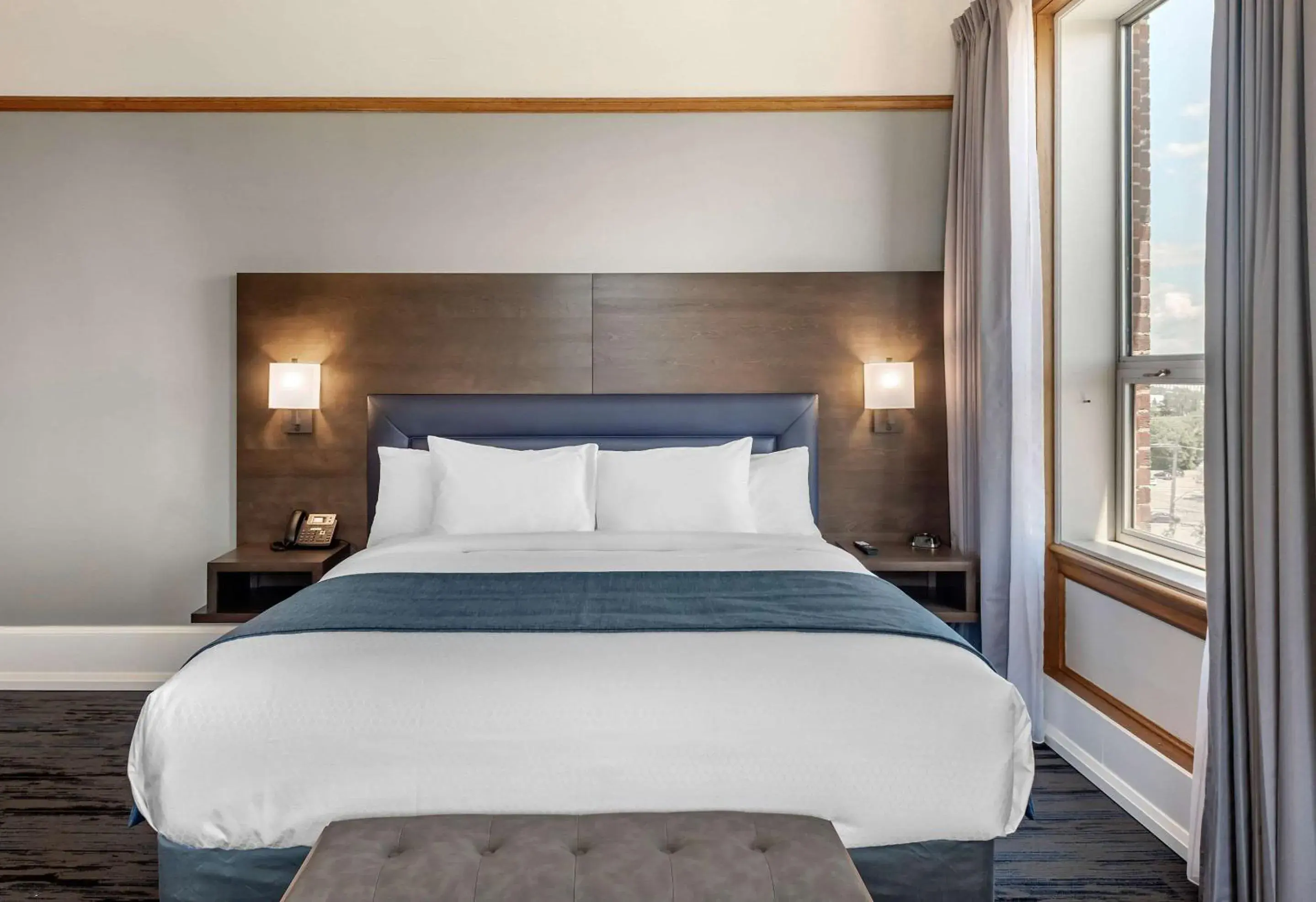 Superior King Room with Lake View - Non-Smoking in The Courthouse Hotel, an Ascend Collection Hotel Superior King Room with Lake View - Non-Smoking in The Courthouse Hotel, an Ascend Collection Hotel