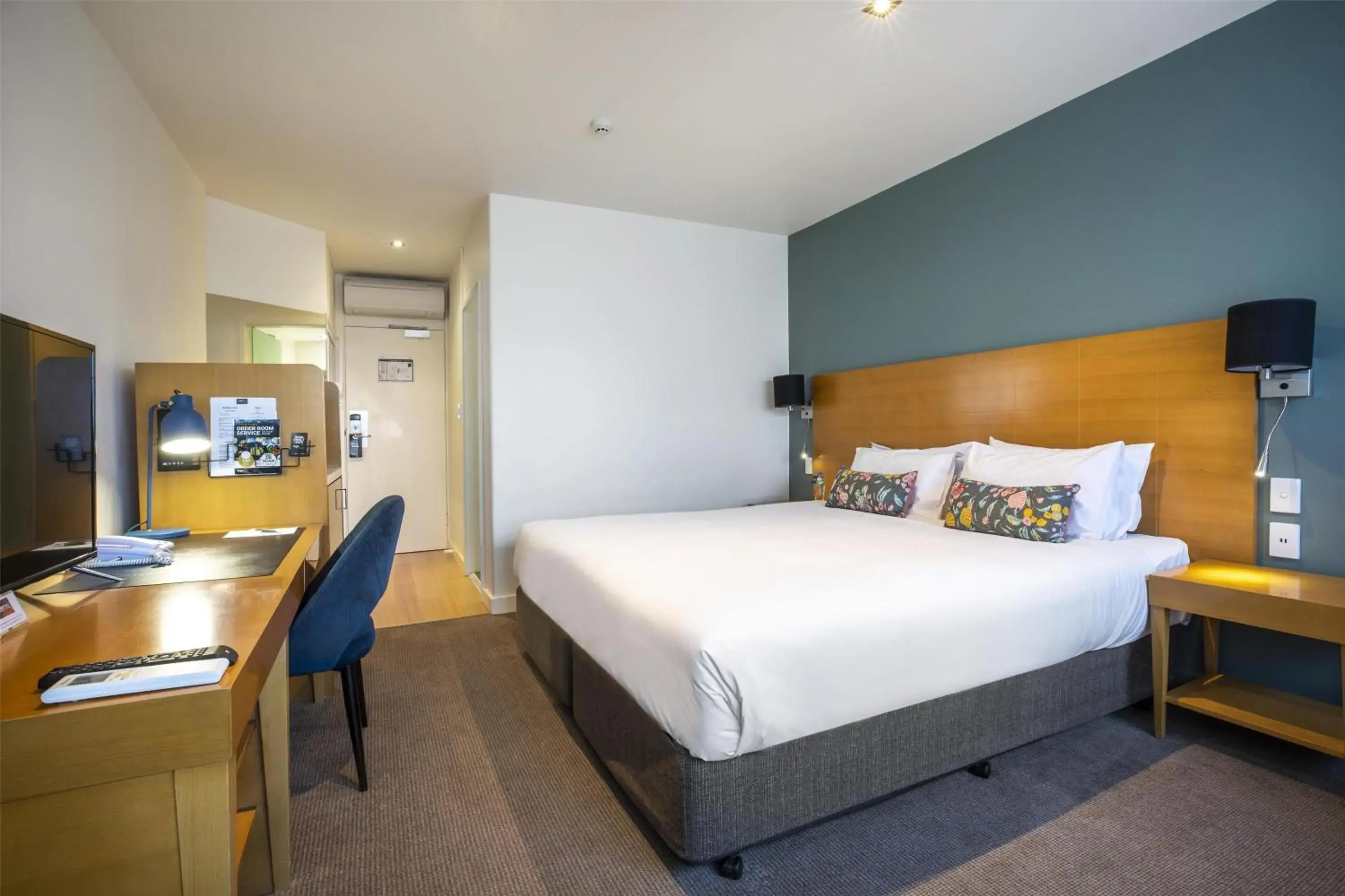 King Studio in Nightelier Devonport Gateway Hotel King Studio in Nightelier Devonport Gateway Hotel