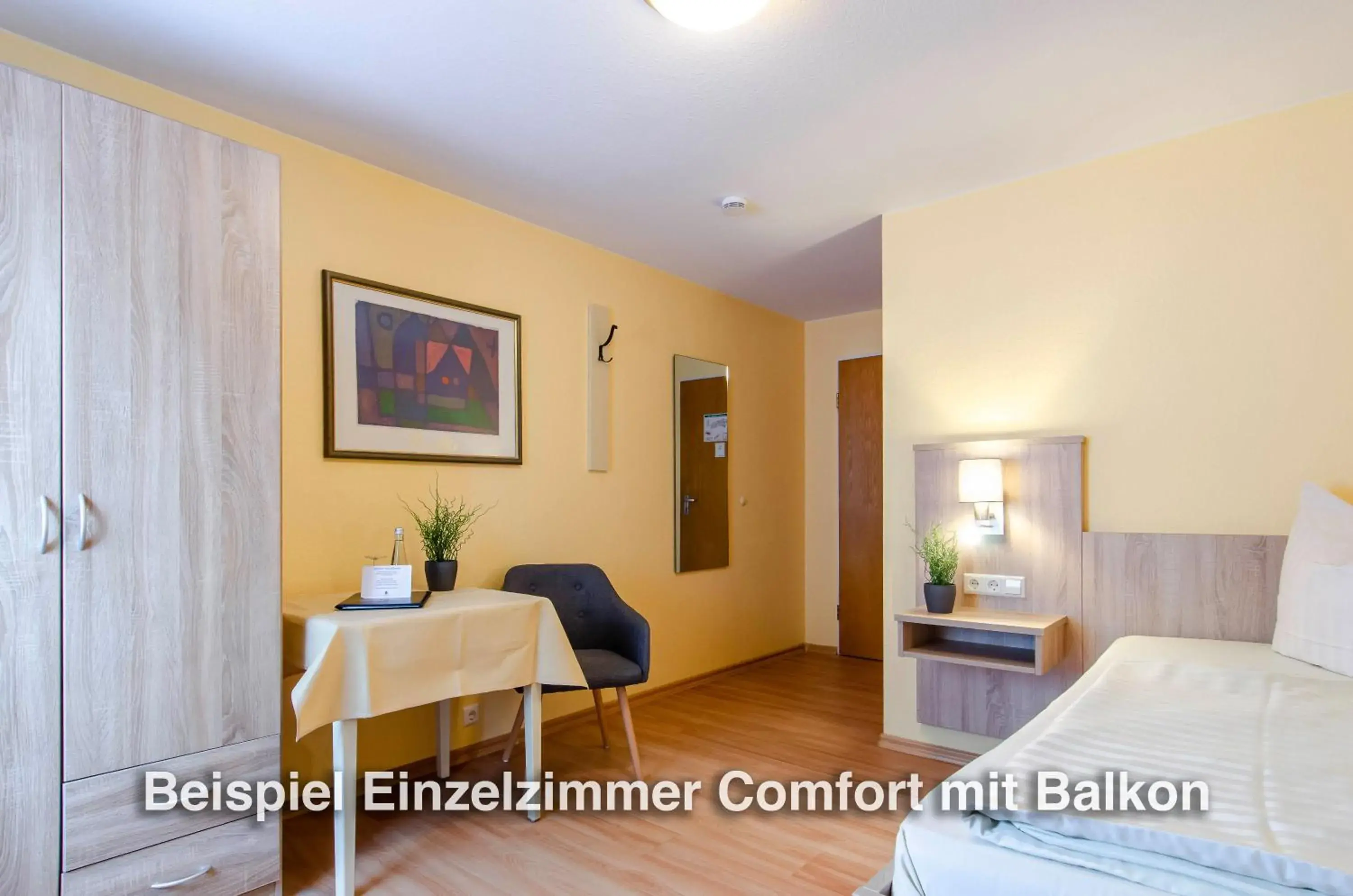 Deluxe Single Room with Balcony - single occupancy in Kurgarten-Hotel Deluxe Single Room with Balcony - single occupancy in Kurgarten-Hotel