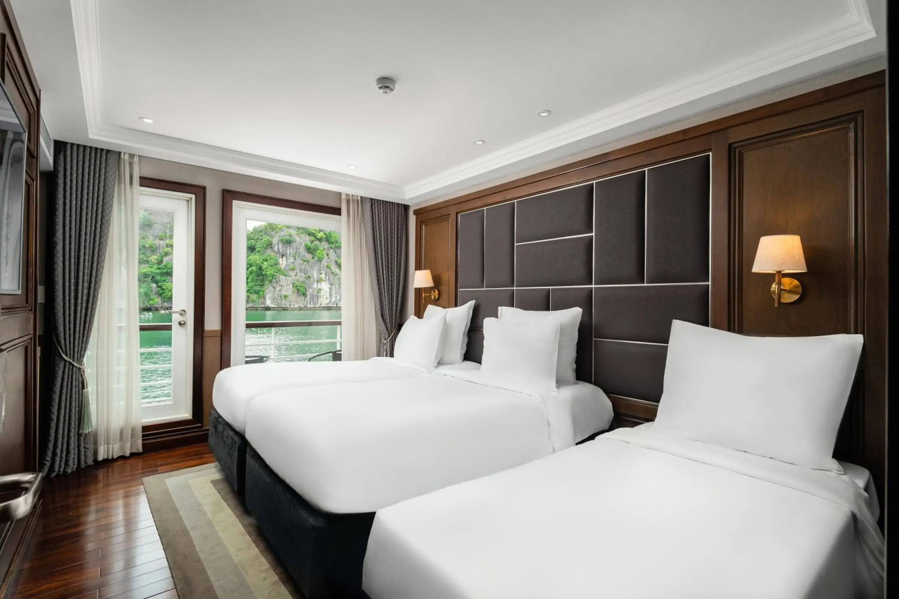 Triple Room with Balcony in Ambassador Cruise Halong Bay Triple Room with Balcony in Ambassador Cruise Halong Bay
