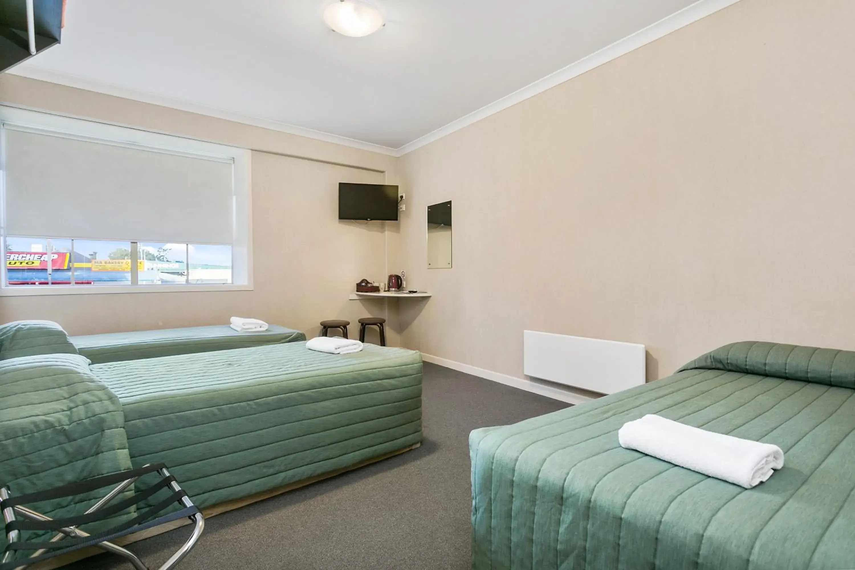 Triple Room (3 single beds) with Shared Bathroom - single occupancy in No 1 Motels Triple Room (3 single beds) with Shared Bathroom - single occupancy in No 1 Motels