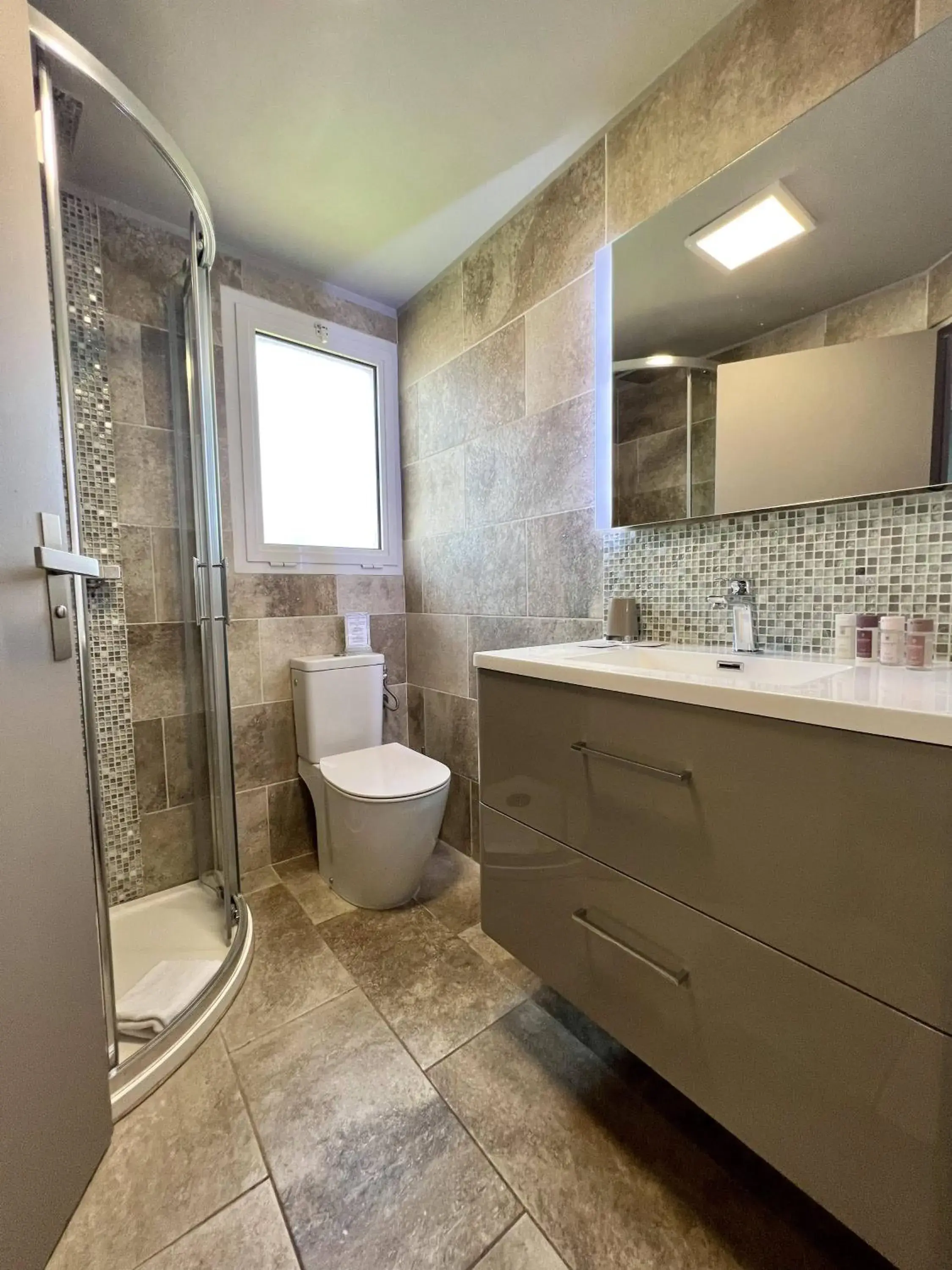 Double or Twin Room with Mountain View in Hotel La Calanque Double or Twin Room with Mountain View in Hotel La Calanque