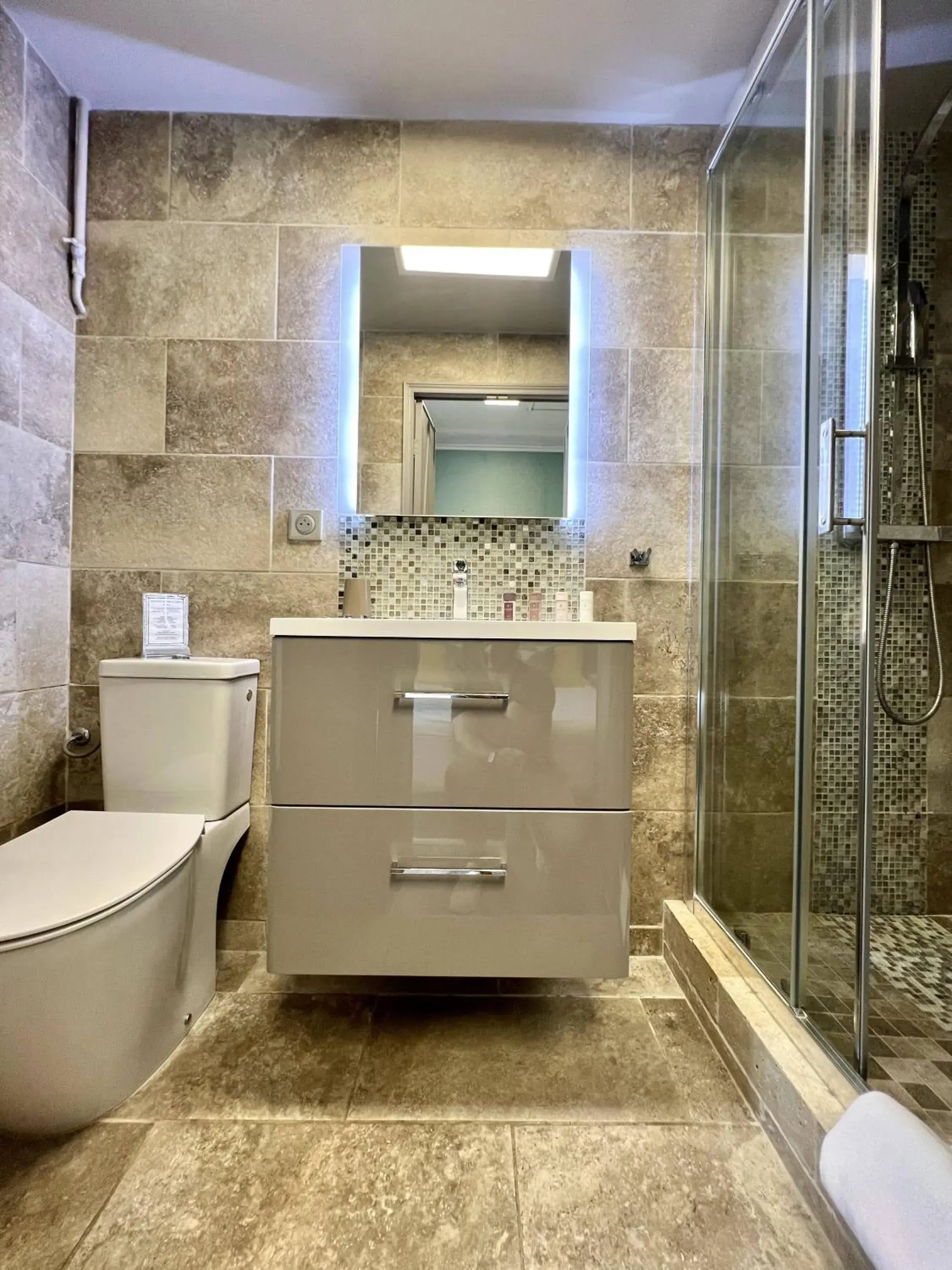 Deluxe Double Room with Balcony and Sea View in Hotel La Calanque Deluxe Double Room with Balcony and Sea View in Hotel La Calanque