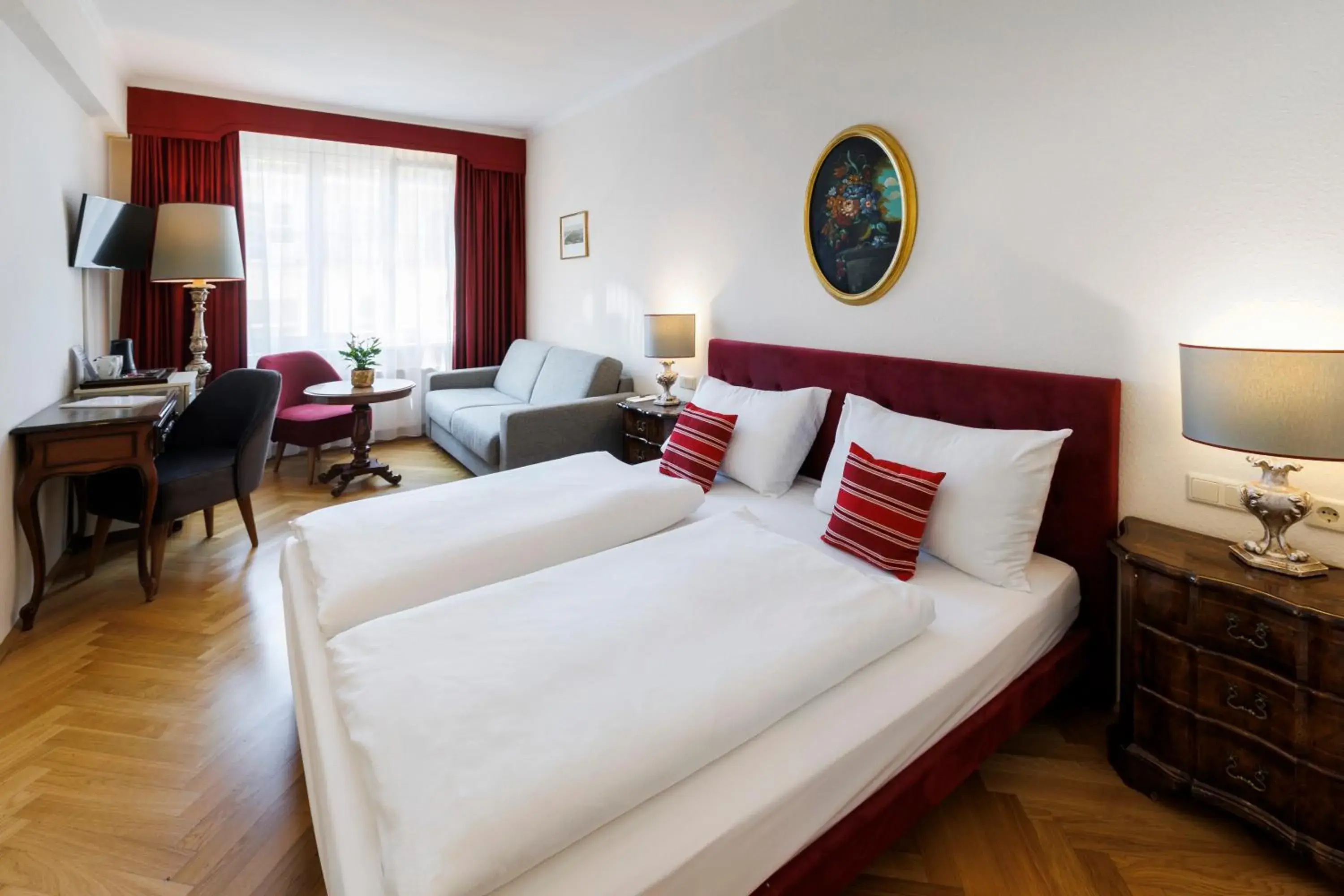 Superior Double Room in Hotel Royal Superior Double Room in Hotel Royal