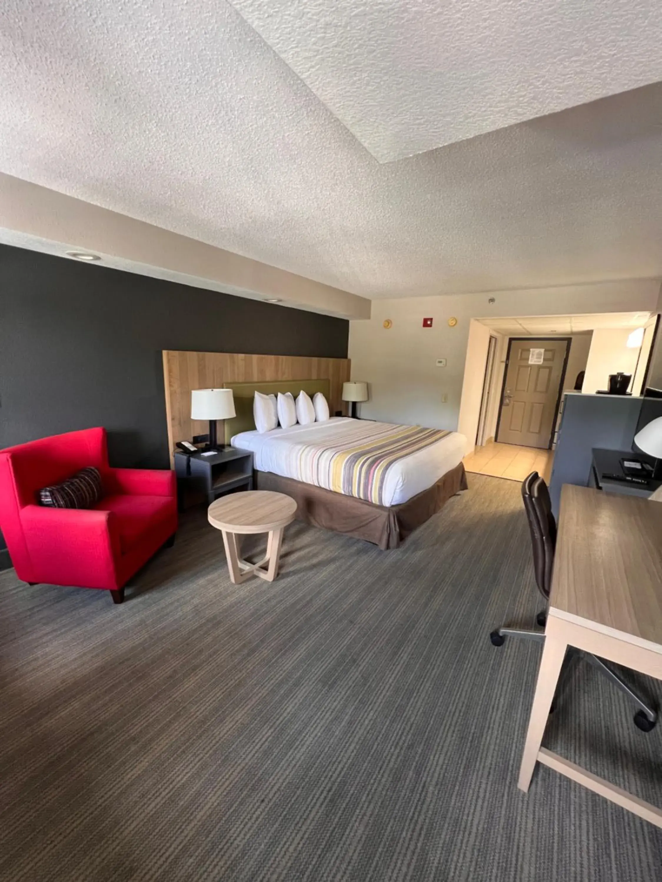 Premium King Room with Balcony - Disability Access/Non-Smoking in Country Inn & Suites by Radisson, Pigeon Forge South, TN Premium King Room with Balcony - Disability Access/Non-Smoking in Country Inn & Suites by Radisson, Pigeon Forge South, TN