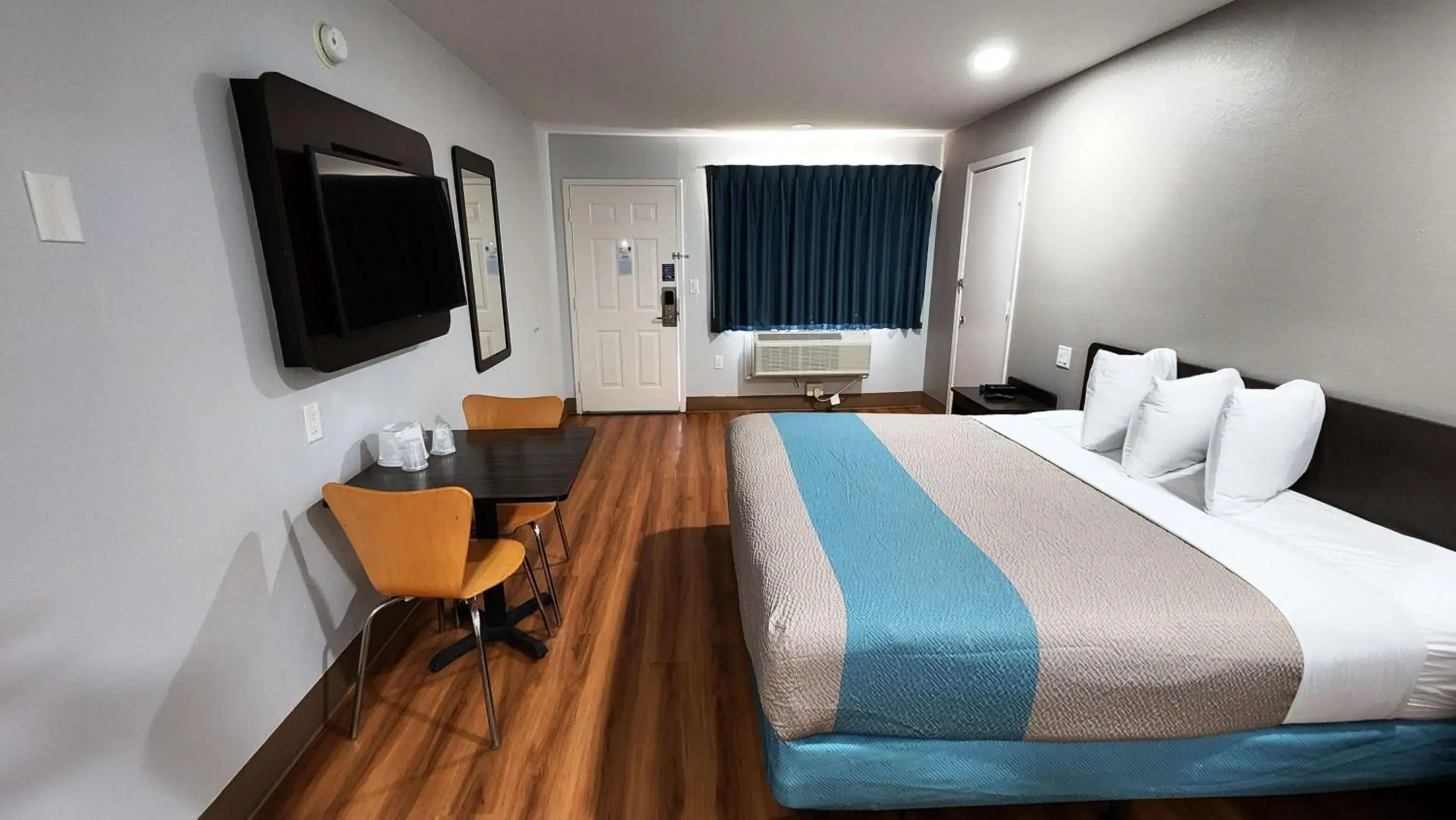 King Room - Smoking in Motel 6-Webster, TX - Houston - Nasa Lake King Room - Smoking in Motel 6-Webster, TX - Houston - Nasa Lake