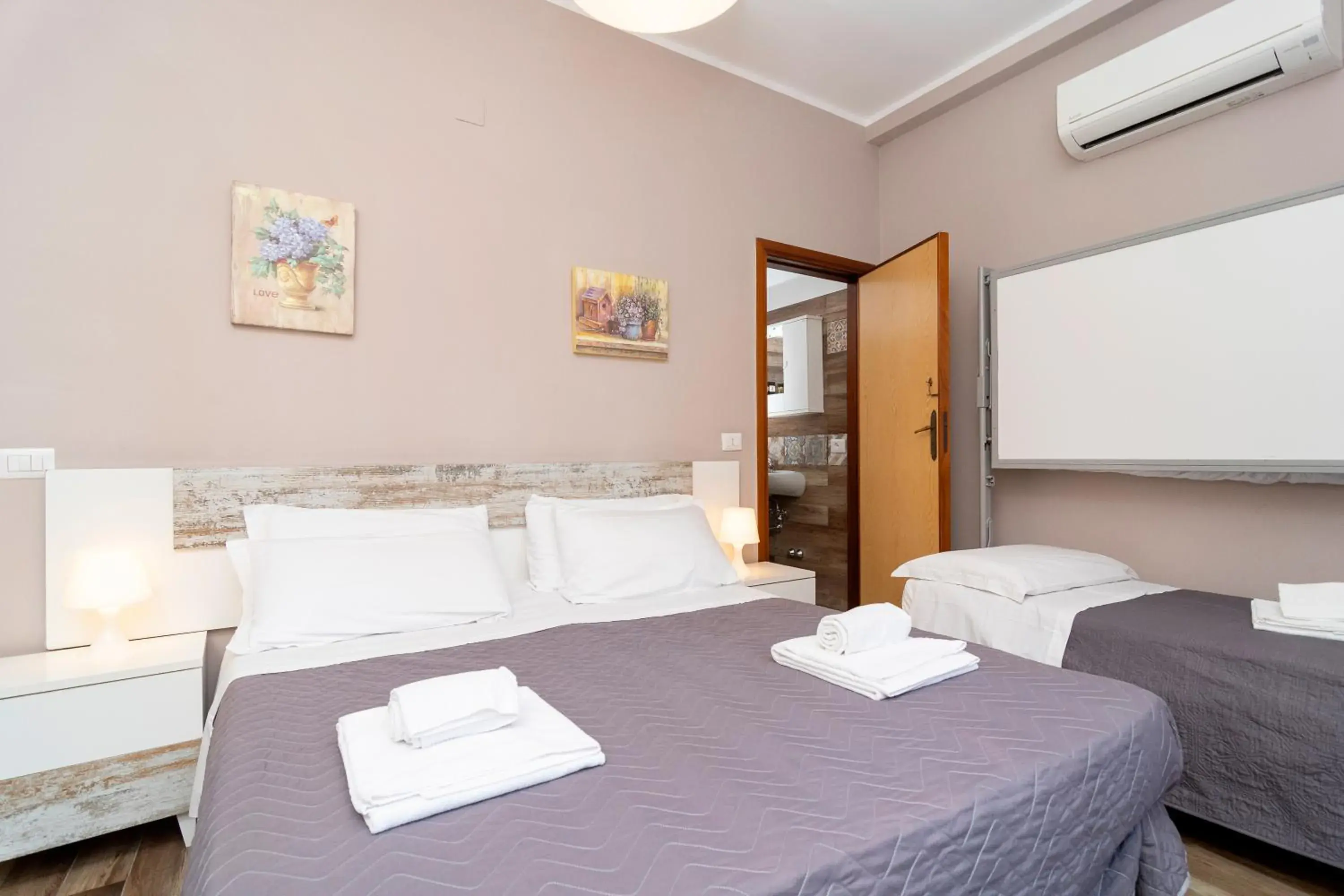 Triple Room in Ostello Le Sirene Triple Room in Ostello Le Sirene