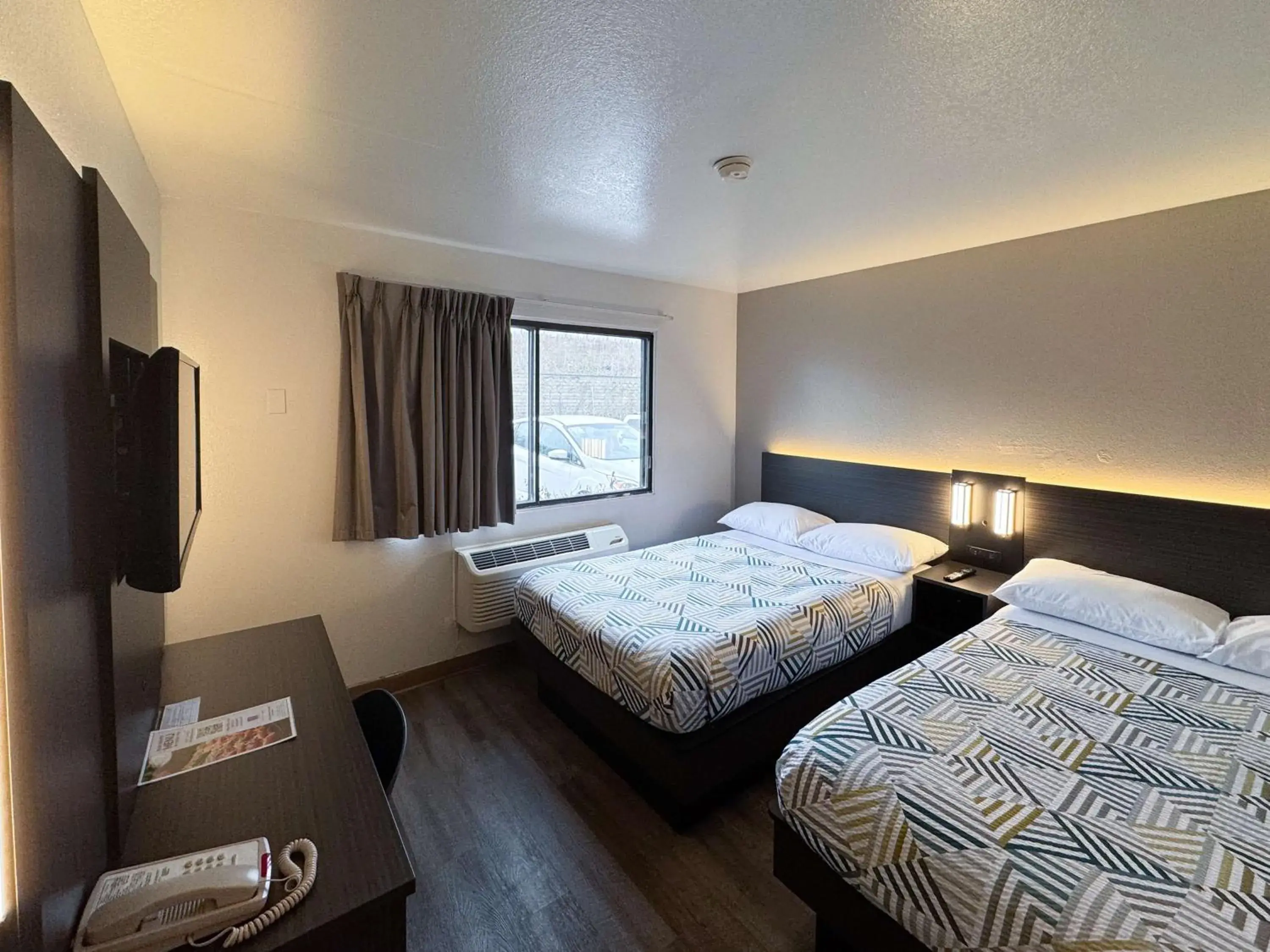 Double Room - single occupancy - Disability Access - Roll In Shower in Motel 6-Glenview, IL - Chicago North Double Room - single occupancy - Disability Access - Roll In Shower in Motel 6-Glenview, IL - Chicago North